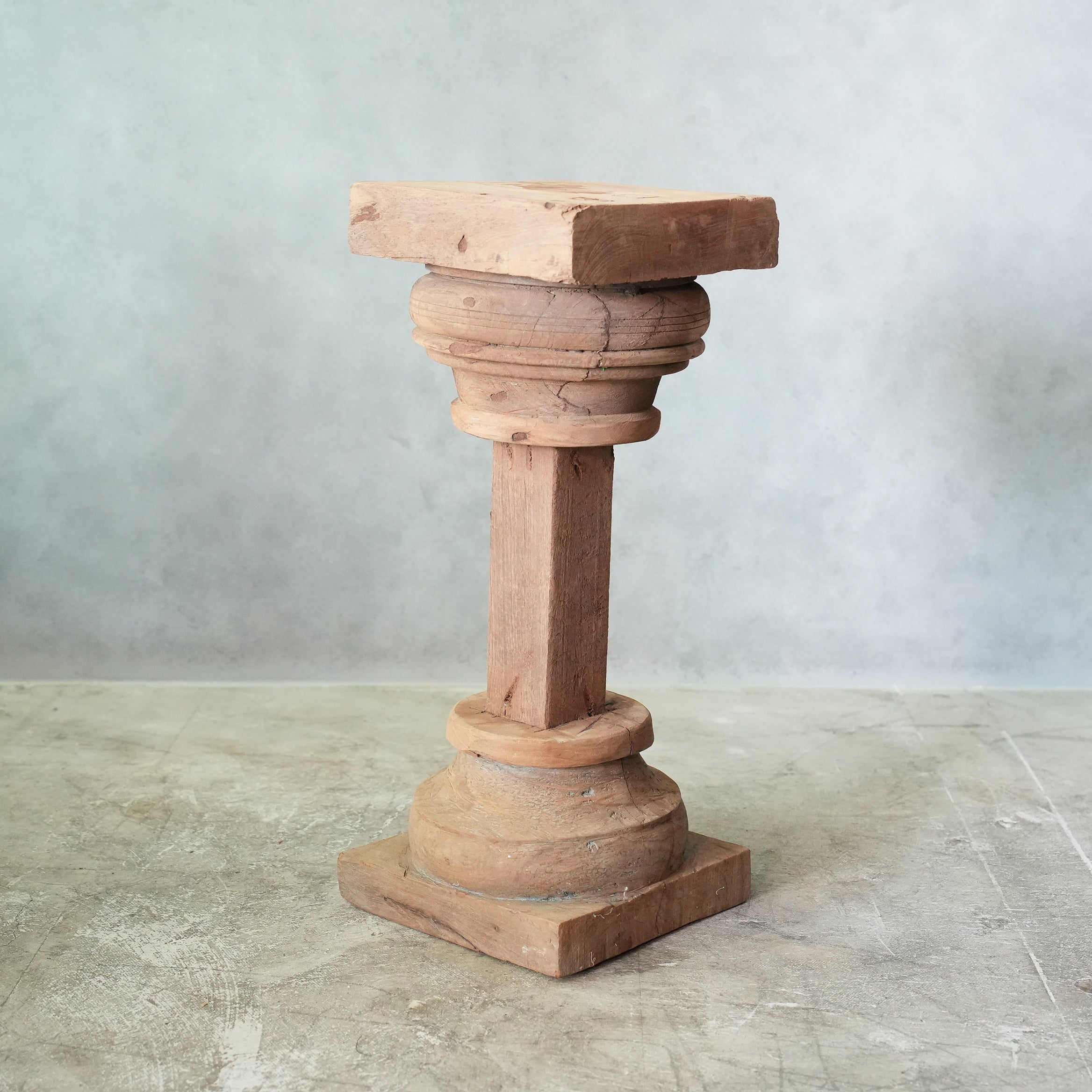 PILLAR STAND A