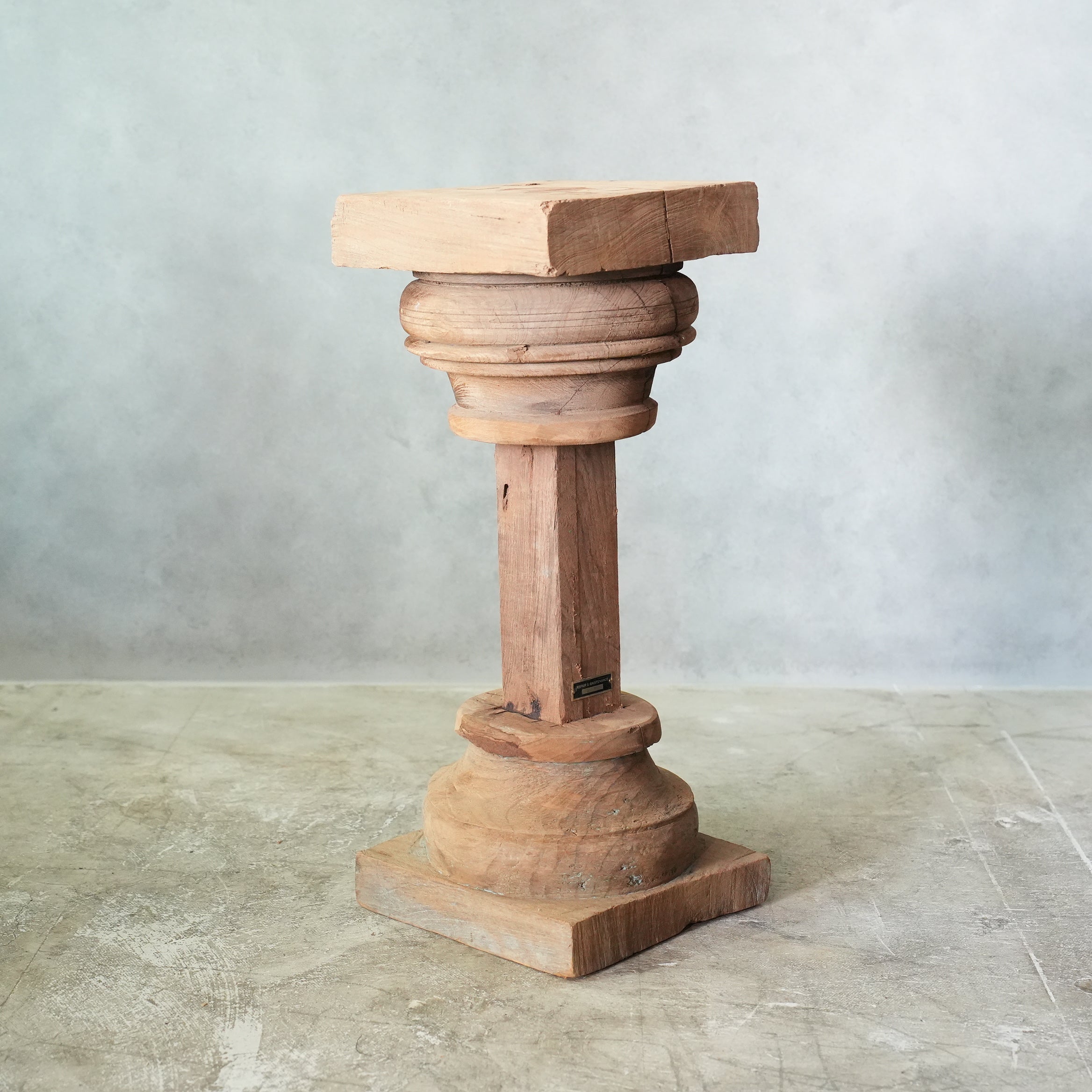 PILLAR STAND A