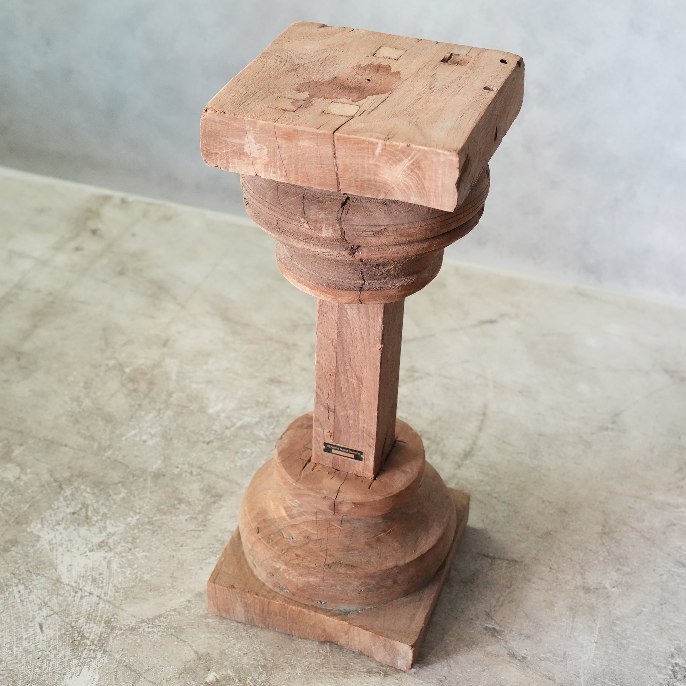 PILLAR STAND A