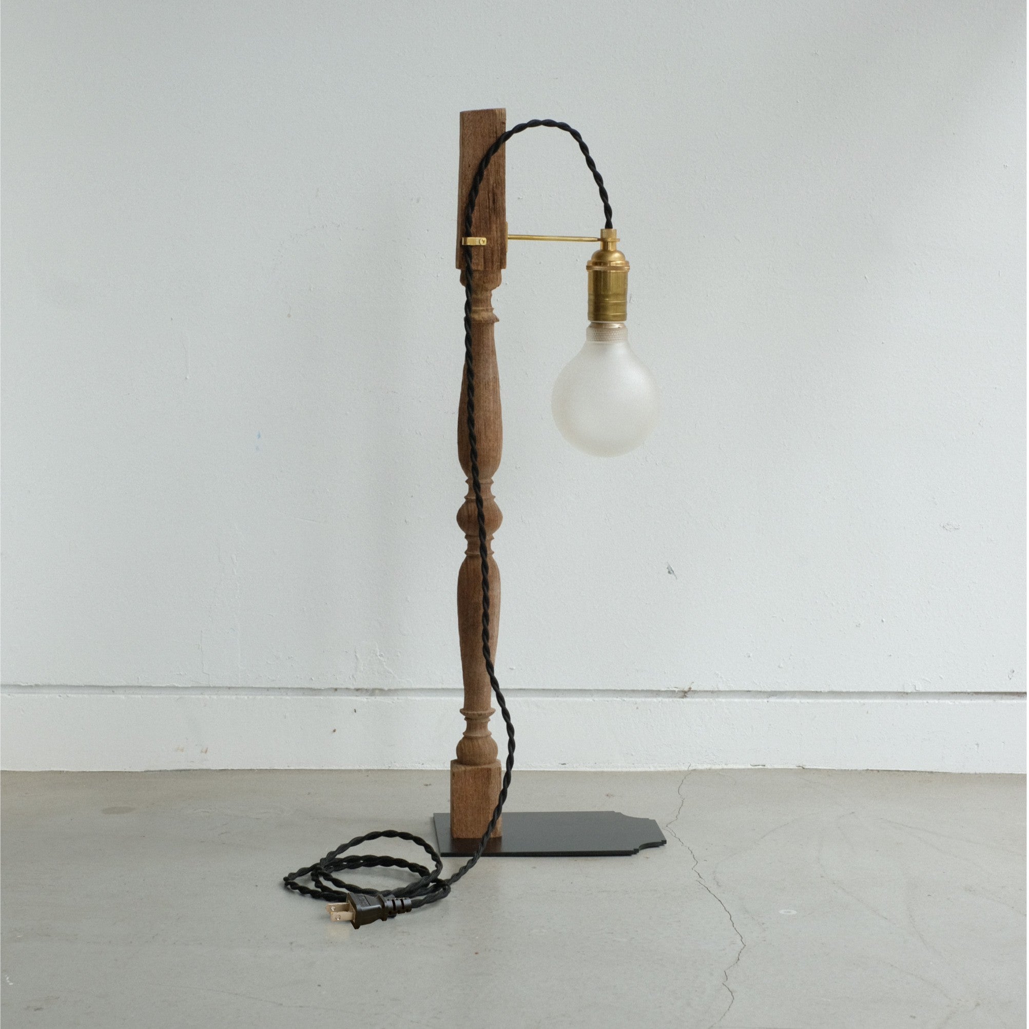 VONA wooden spindle TABLE LAMP