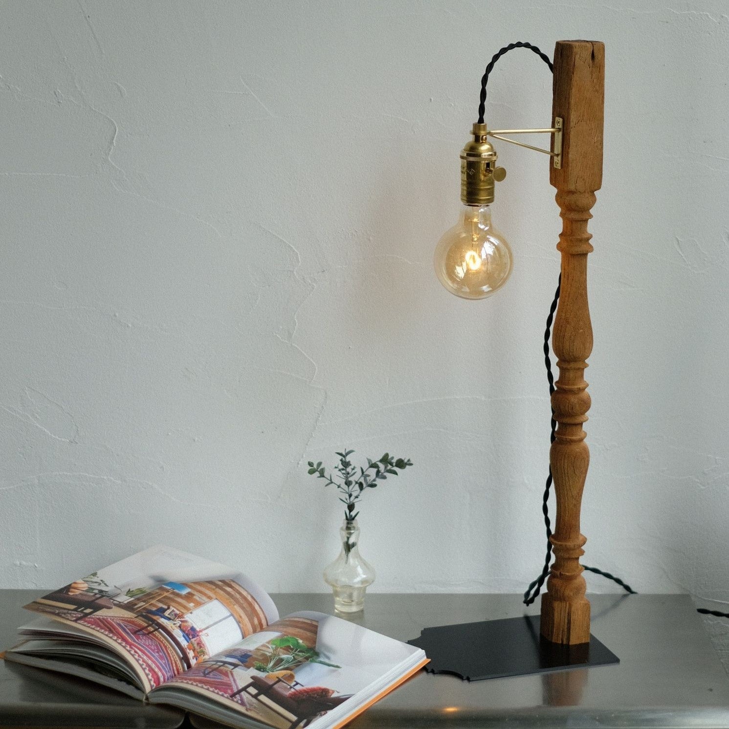 VONA wooden spindle TABLE LAMP