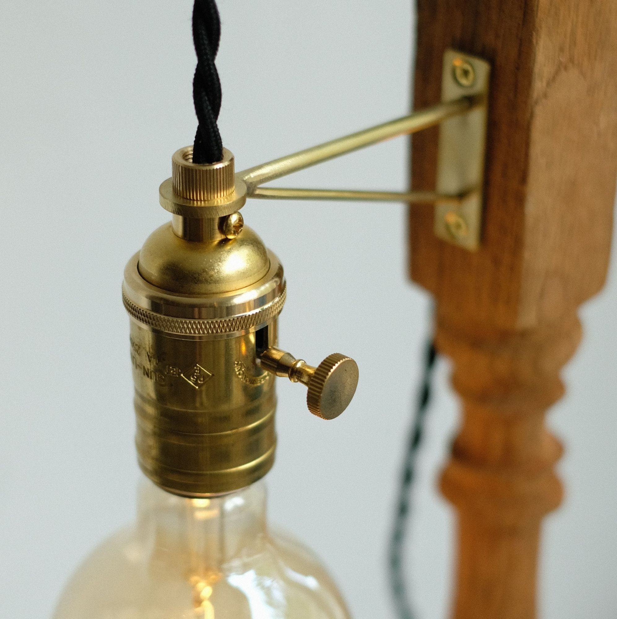 VONA wooden spindle TABLE LAMP