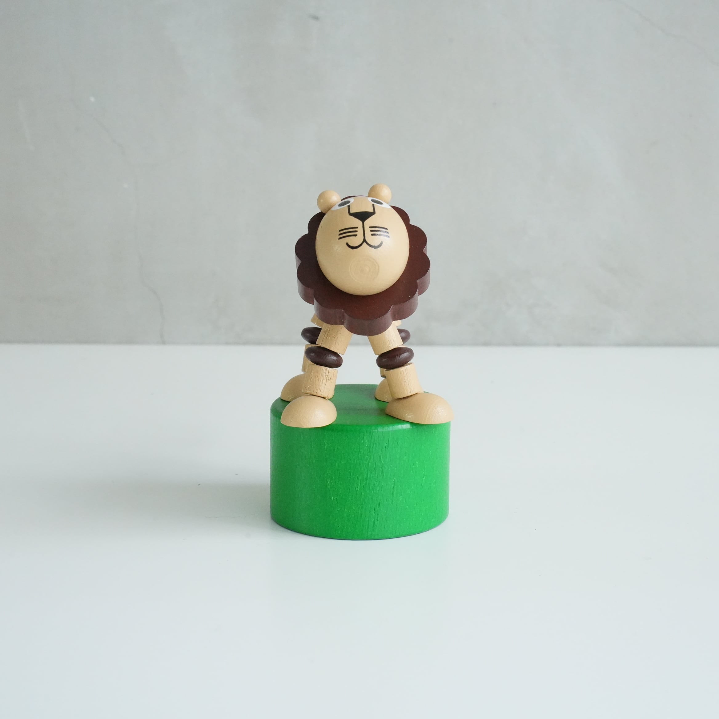 DETOA Wooden Push Up Toy Lion