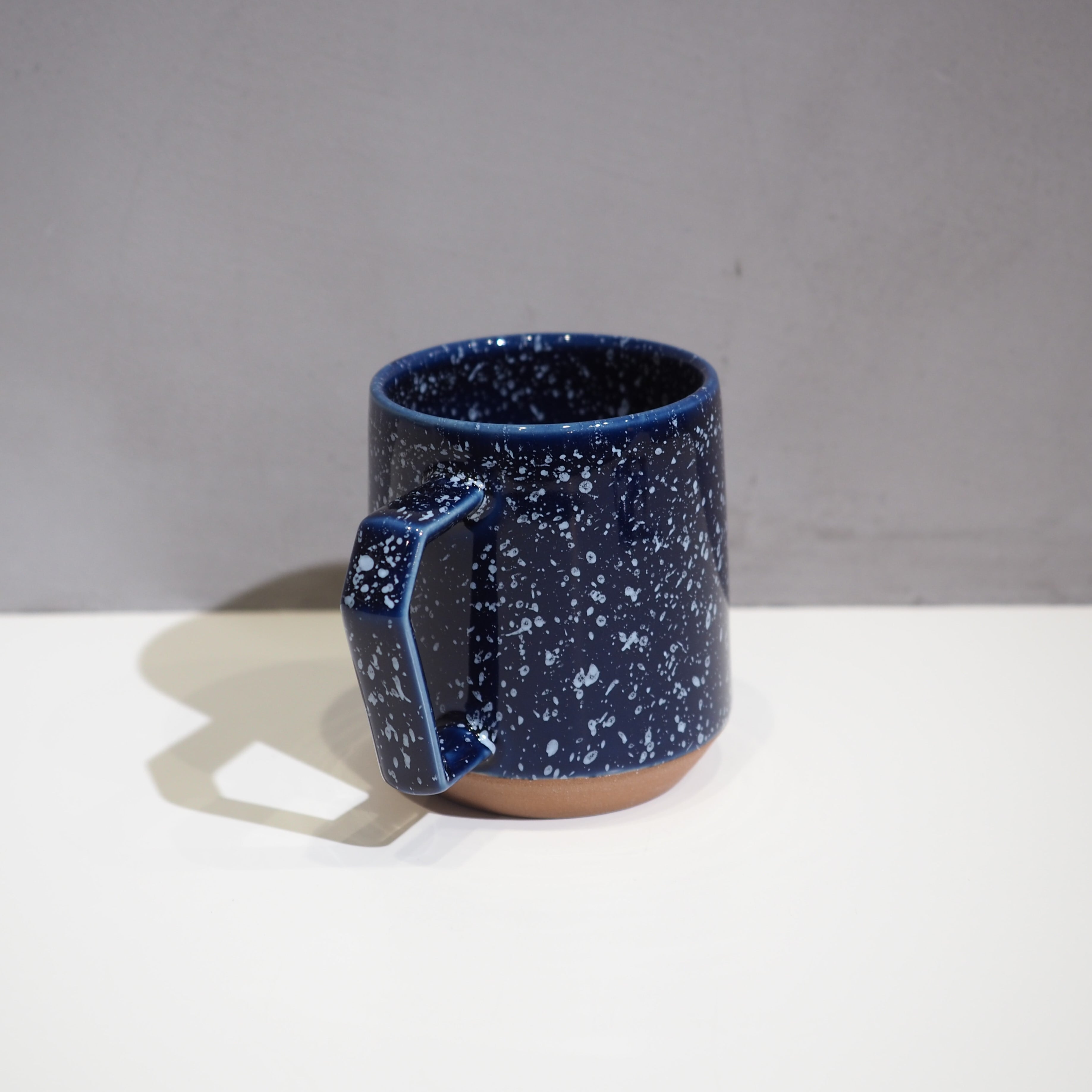 CHIPS Mug SPLASH Navy × White