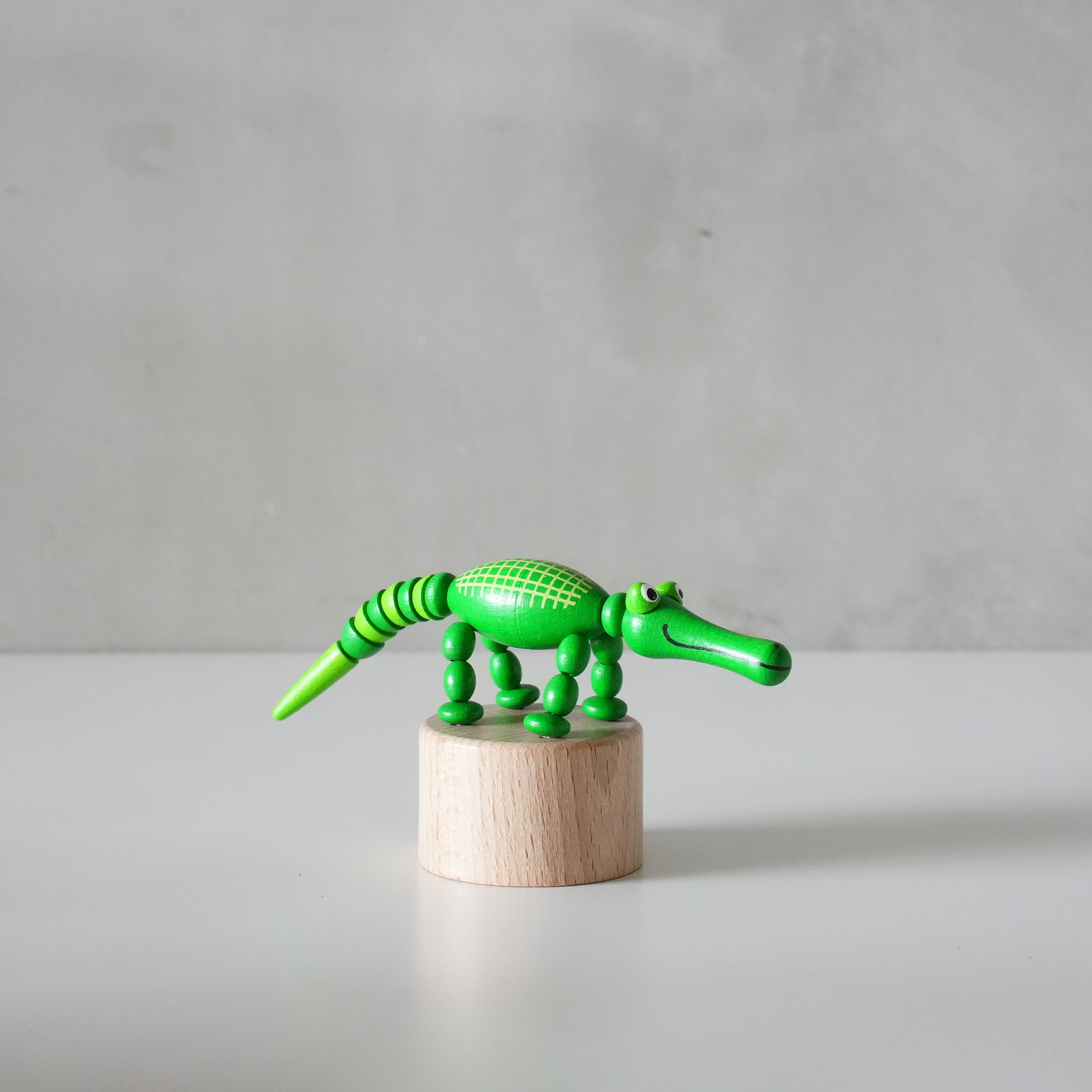 DETOA Wooden Push Up Toy Alligator