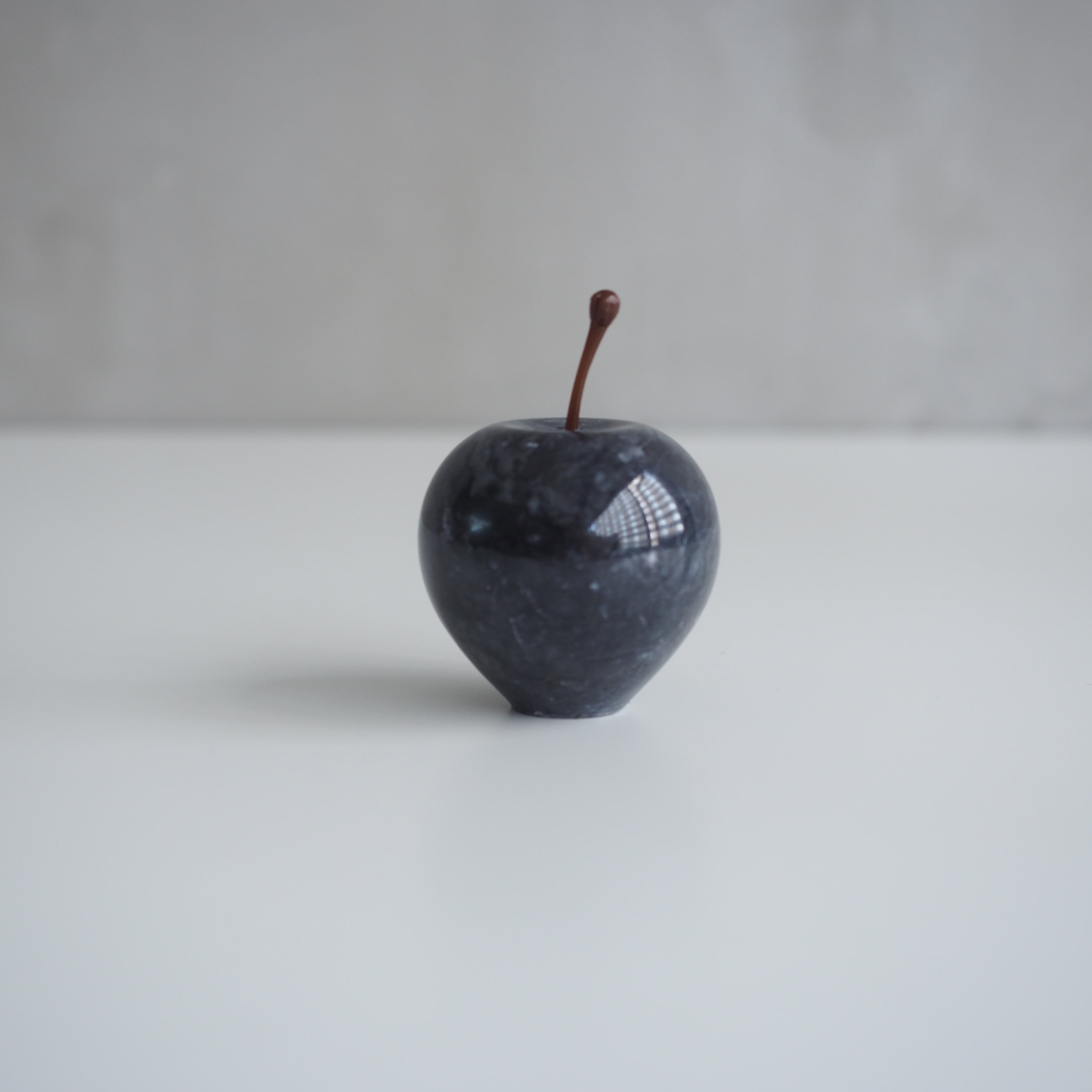 Marble Apple Black / Small