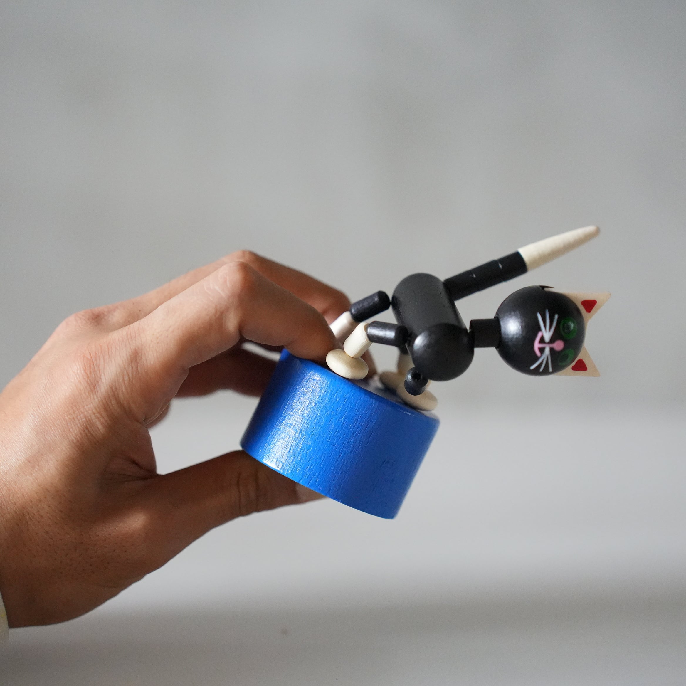 DETOA Wooden Push Up Toy Black Cat