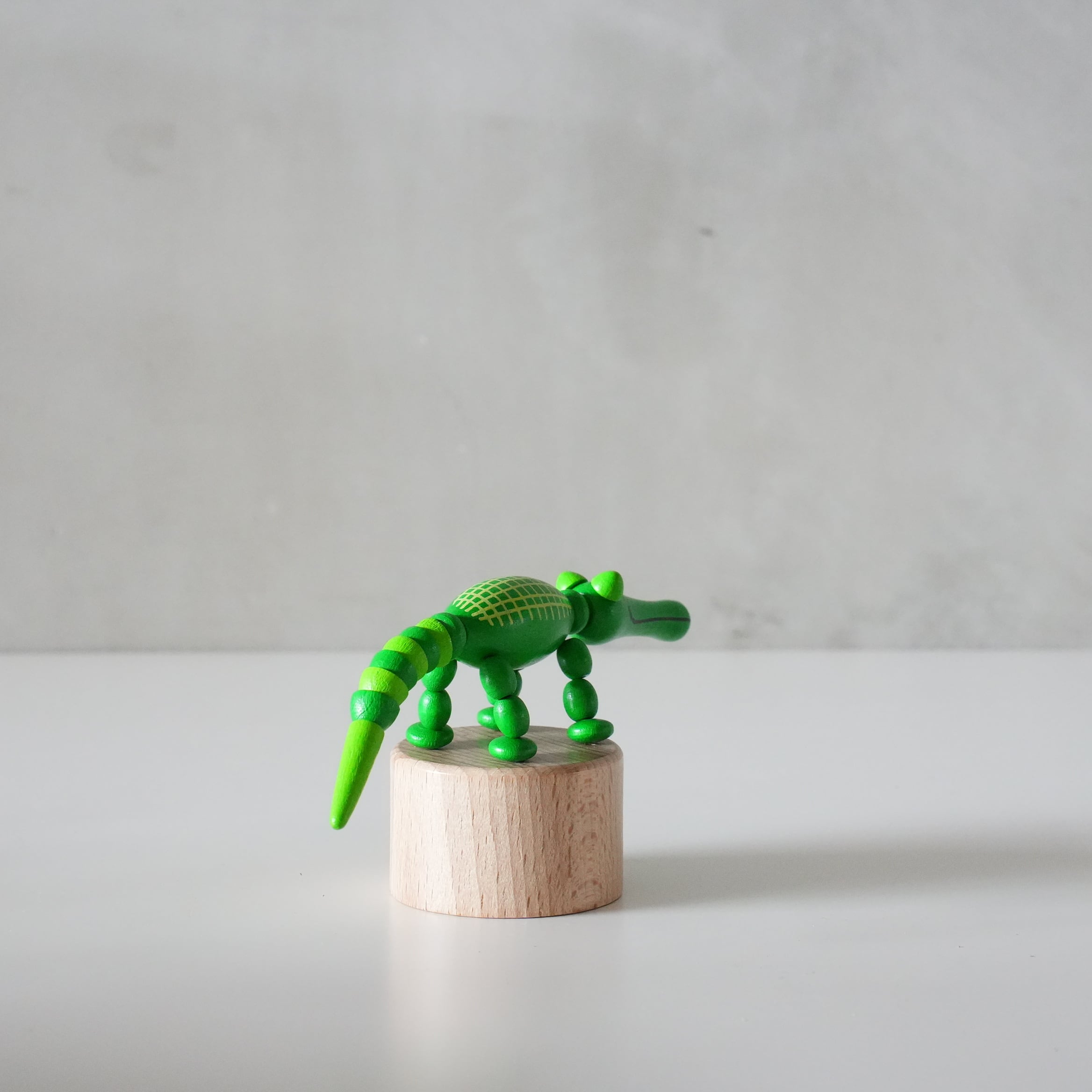 DETOA Wooden Push Up Toy Alligator