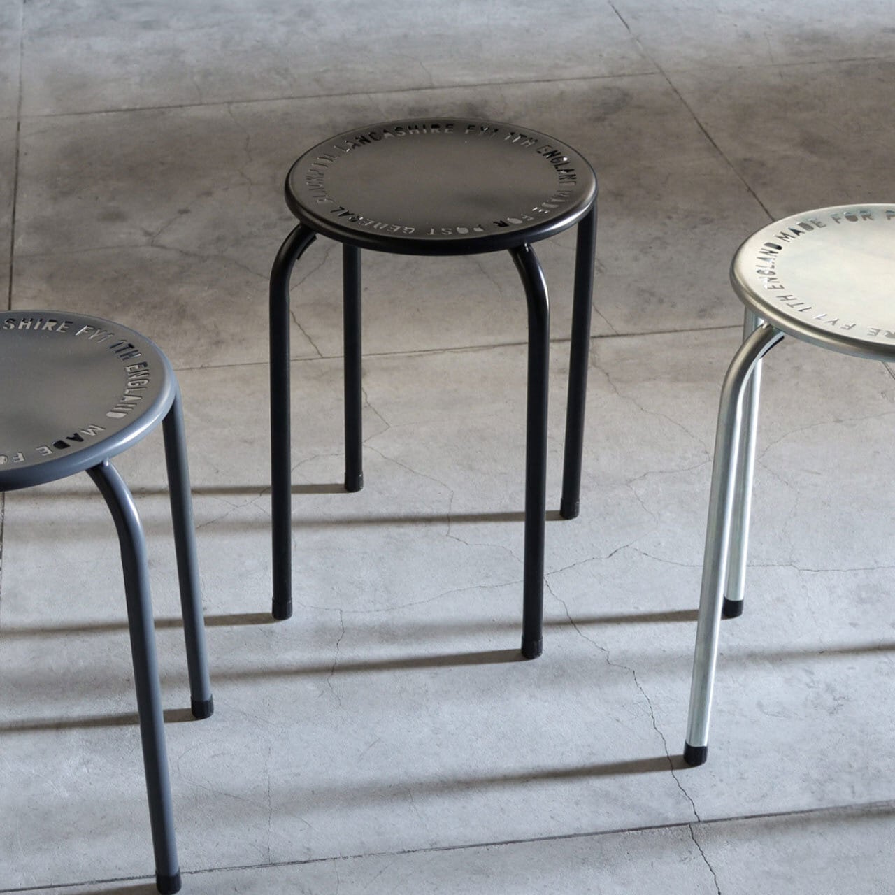 STACKABLE METAL STOOL ZINC(SV)