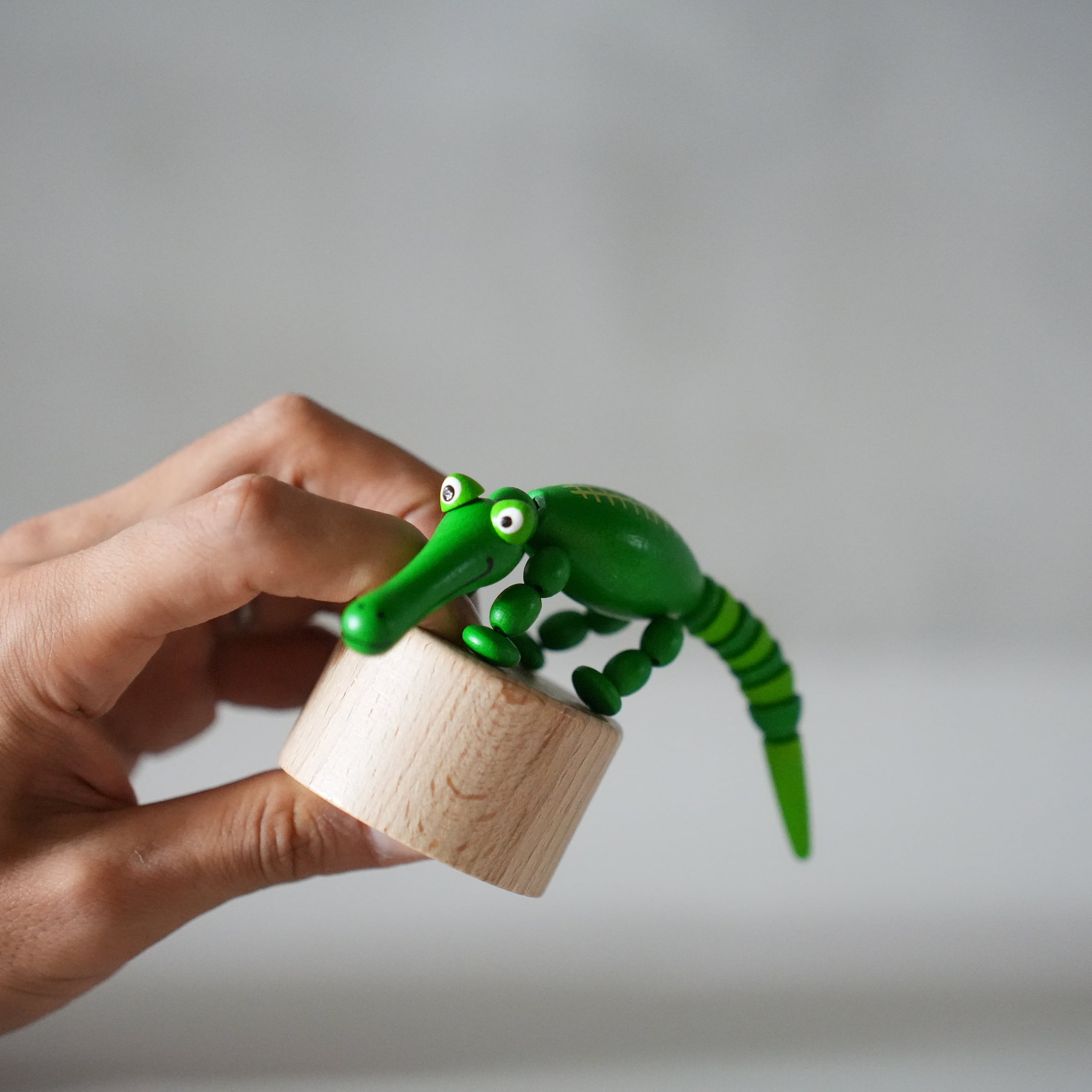 DETOA Wooden Push Up Toy Alligator