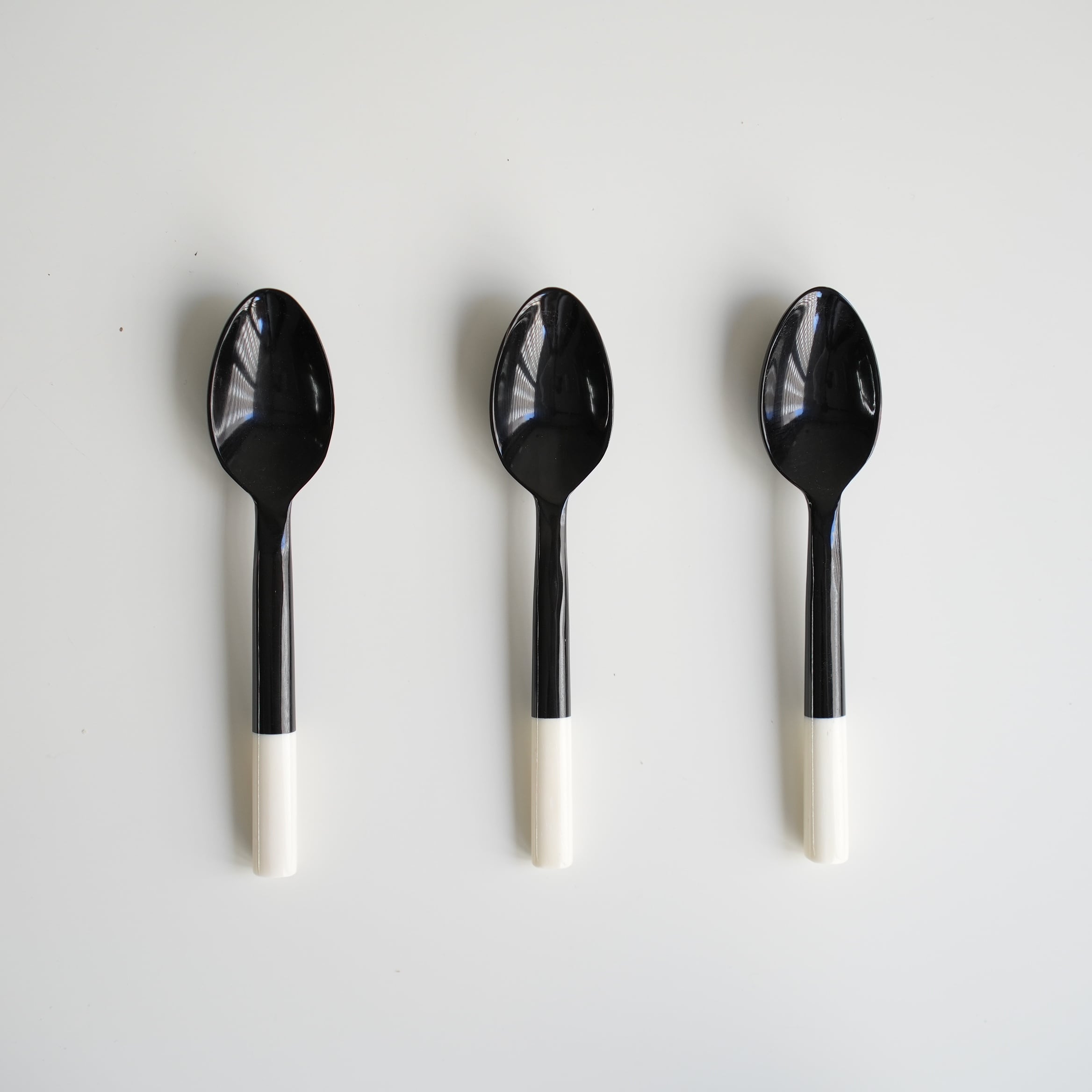 Sarah Petherick Egg Spoon BK/WH tip