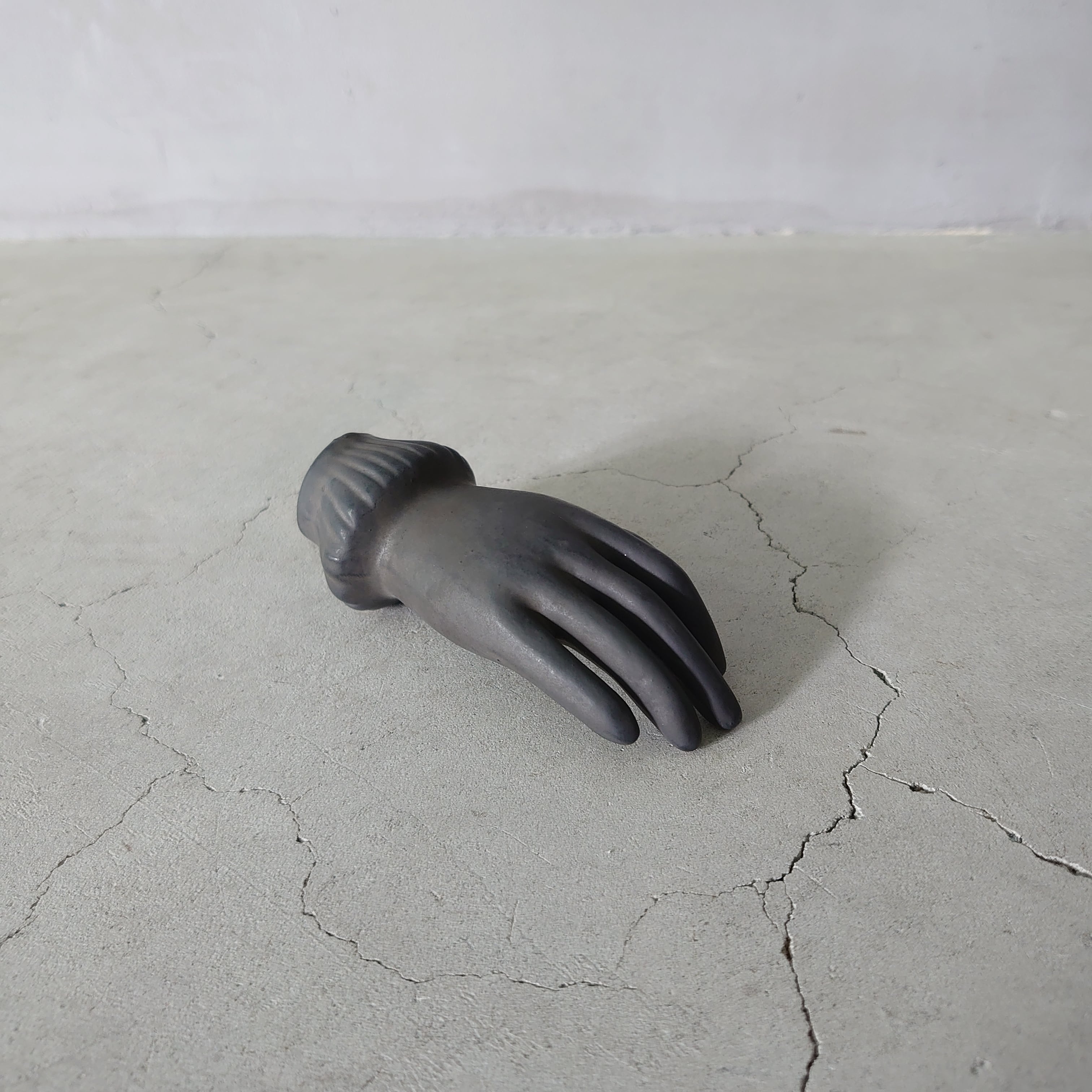 Hand Black MS-001-04