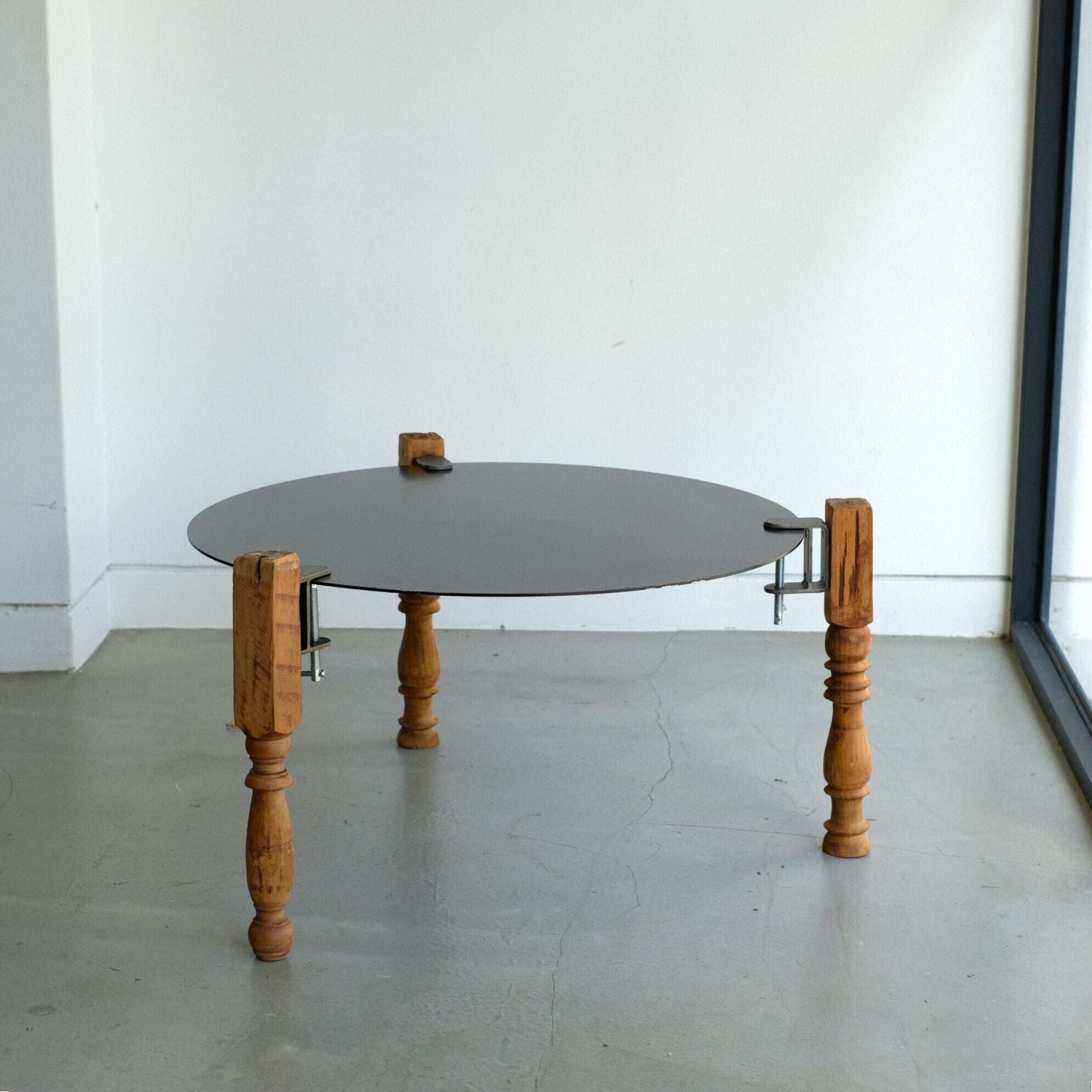 VONA wooden spindle CLAMP TABLE / LOW