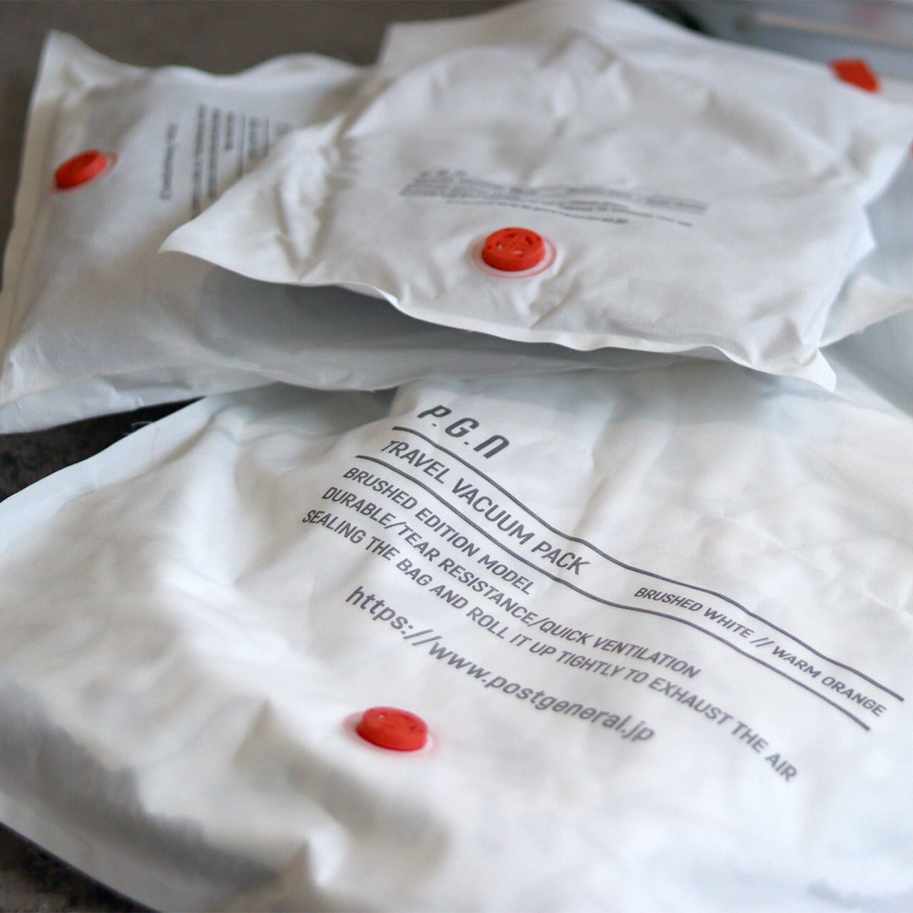 TRAVEL VACUUM PACK L White