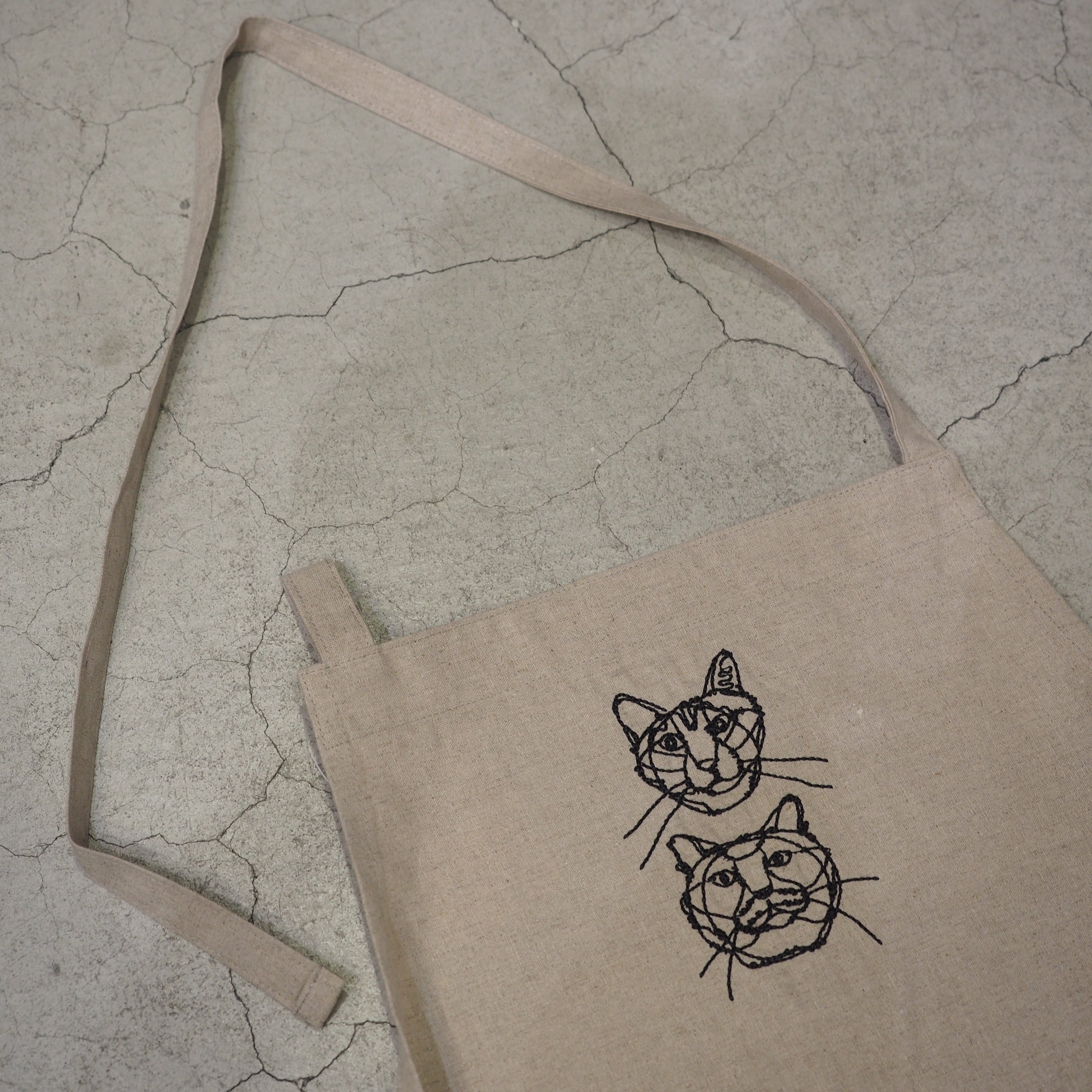 HAyU fabric Apron Cat