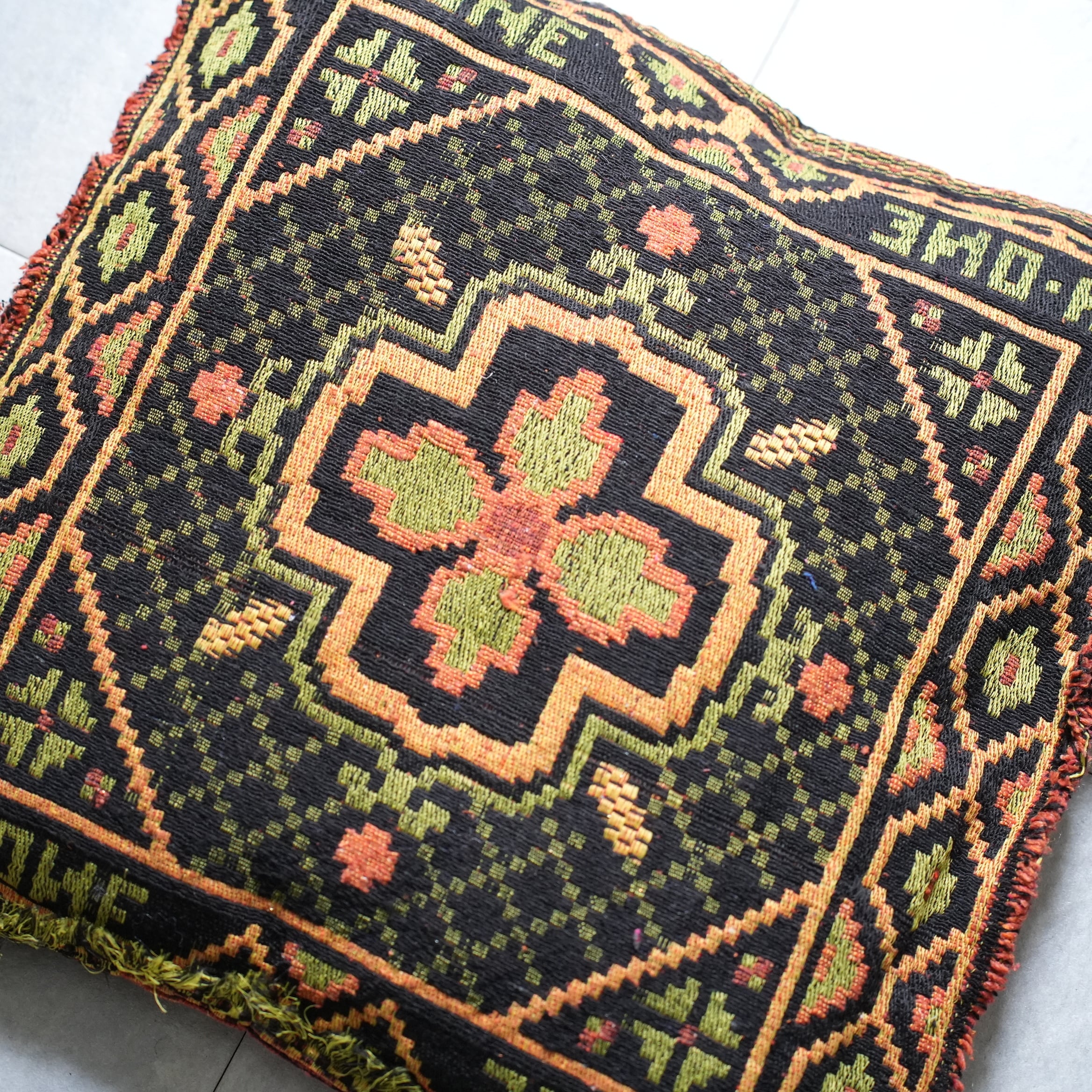 HYBRID INDIAN CUSHION　Black