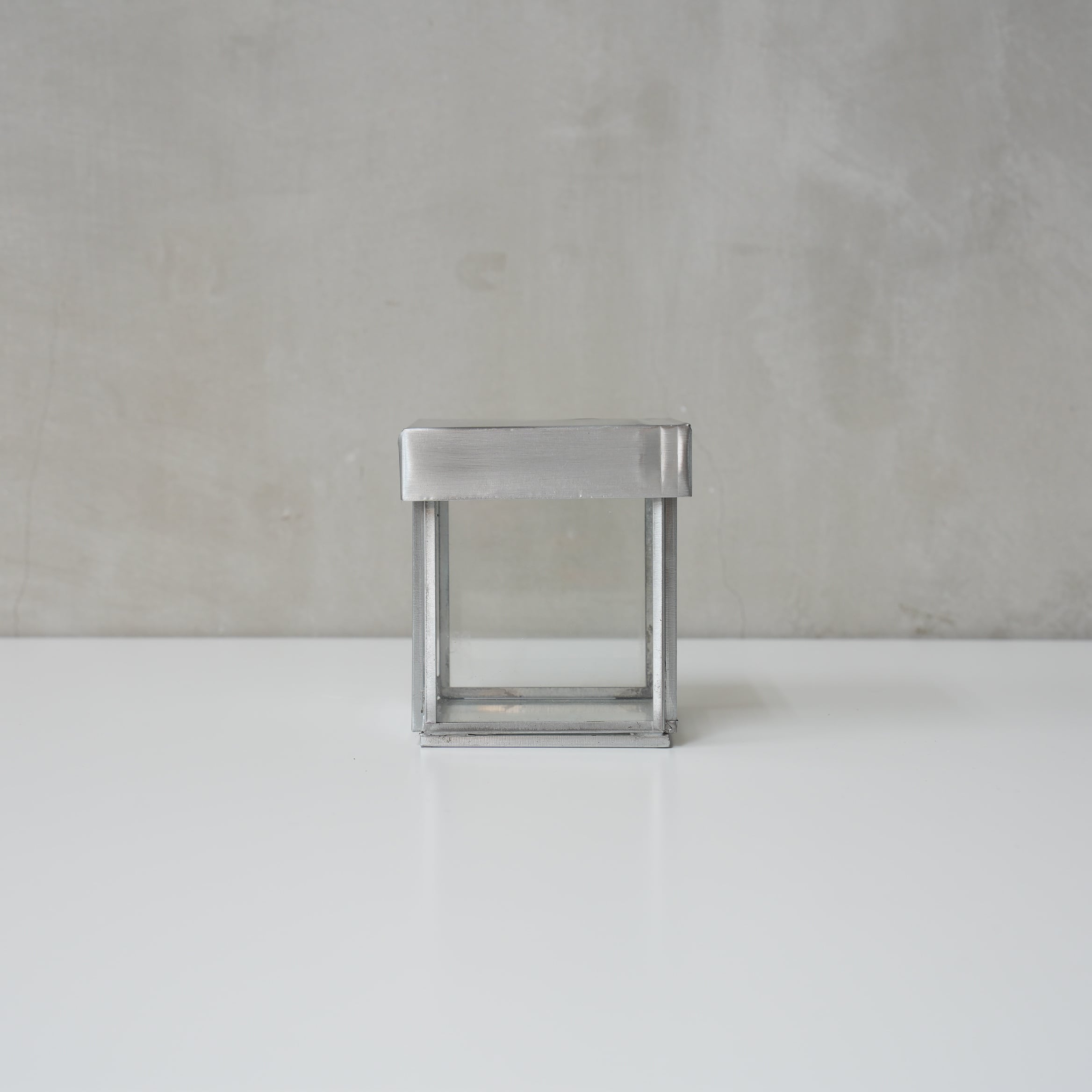 GLASS BOX WITH RECYCLE STEEL LID / COTTON SWAB