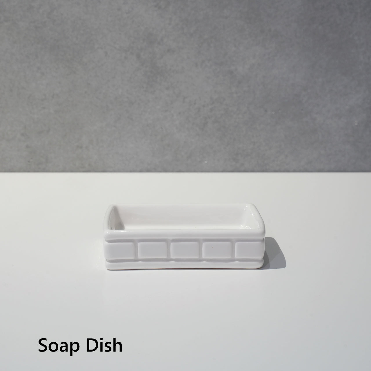 TILE PATTERNED BATH ENSEMBLE