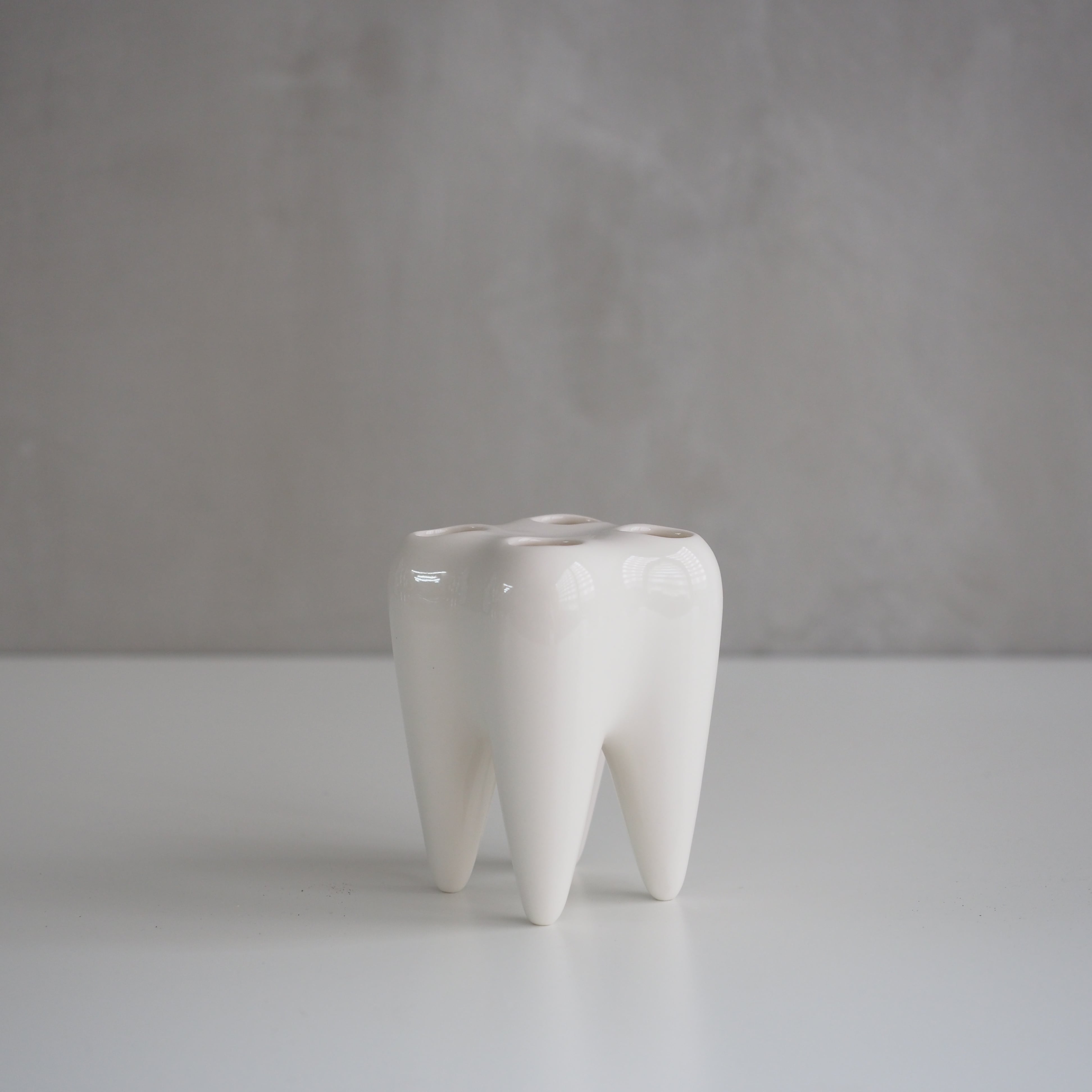 TOOTHBRUSH HOLDER