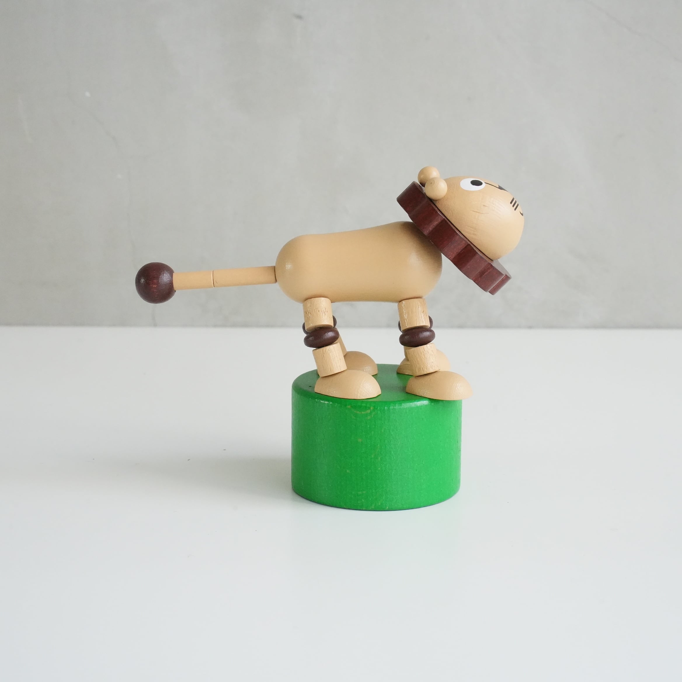 DETOA Wooden Push Up Toy　Lion