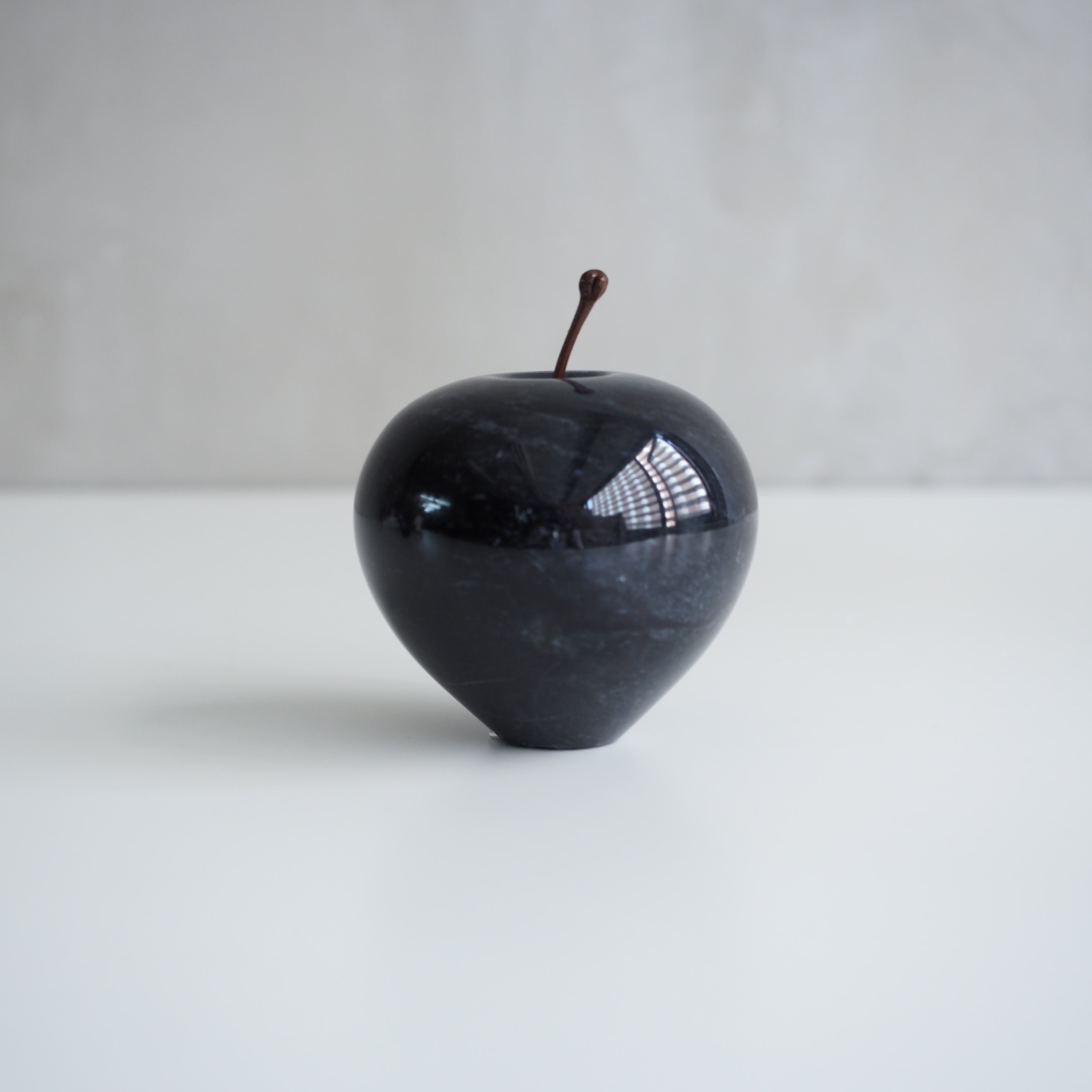 Marble Apple Black / Large