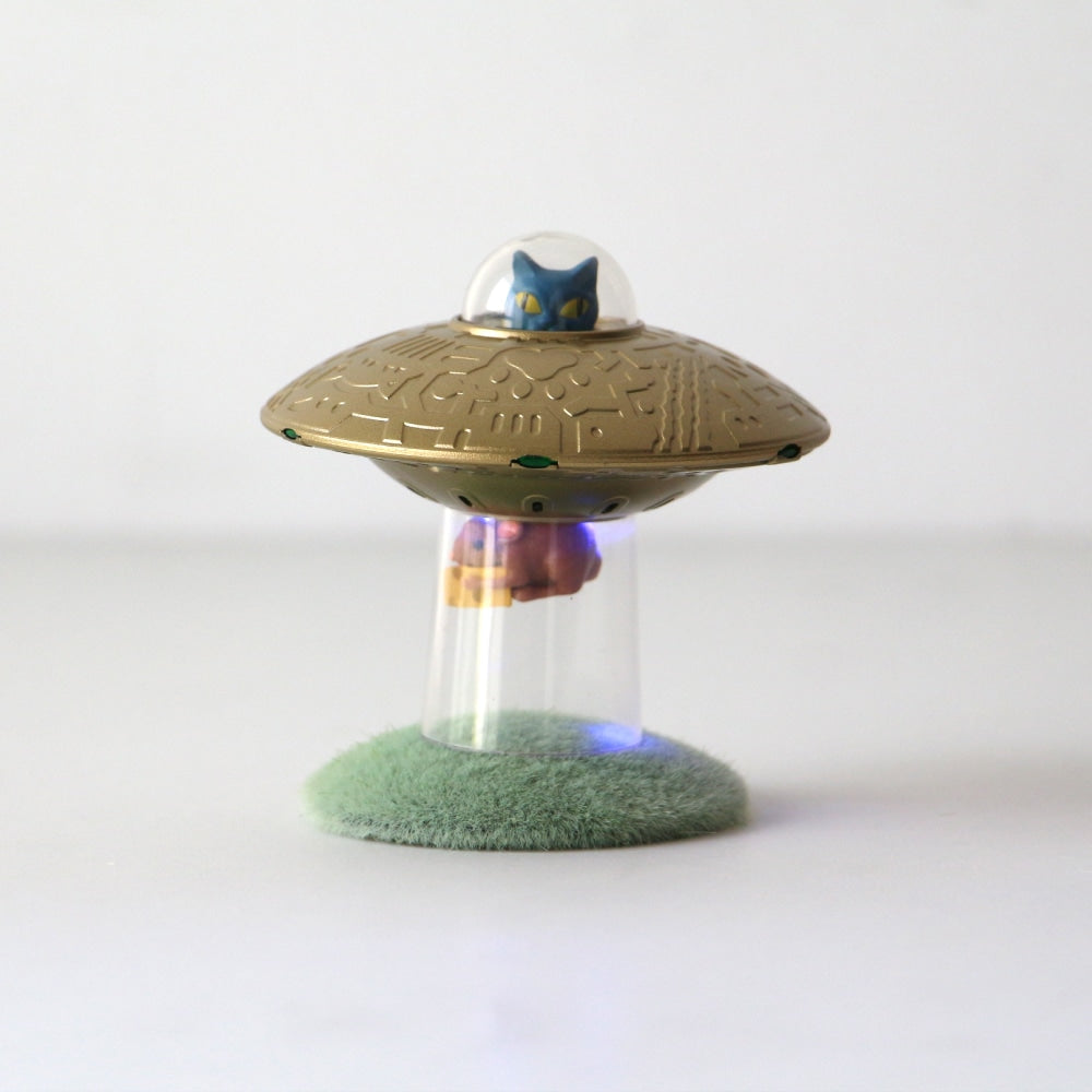 Toy & Book "UFO Cat Invasion"