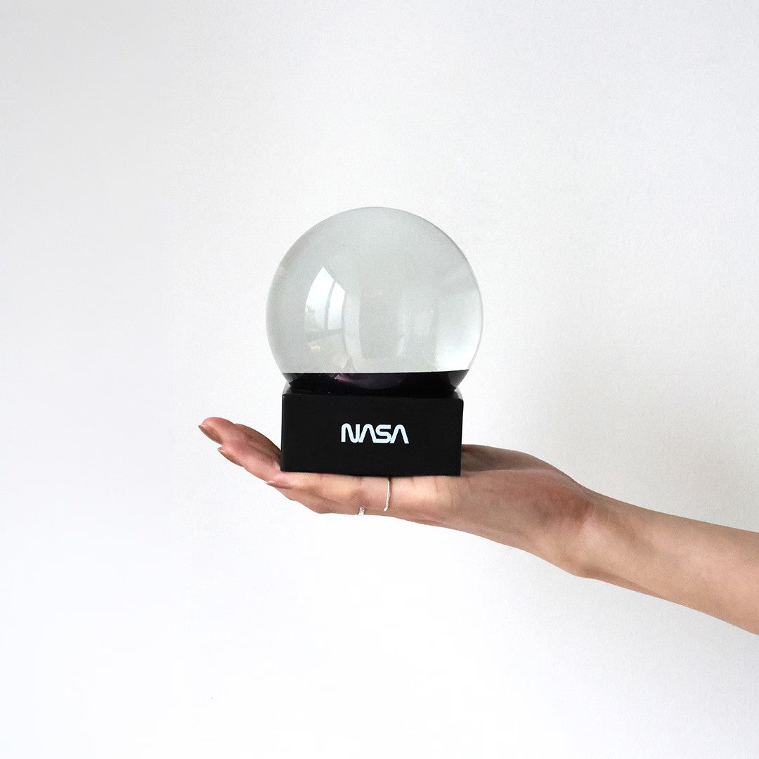 NASA Snow Globe　Nebula