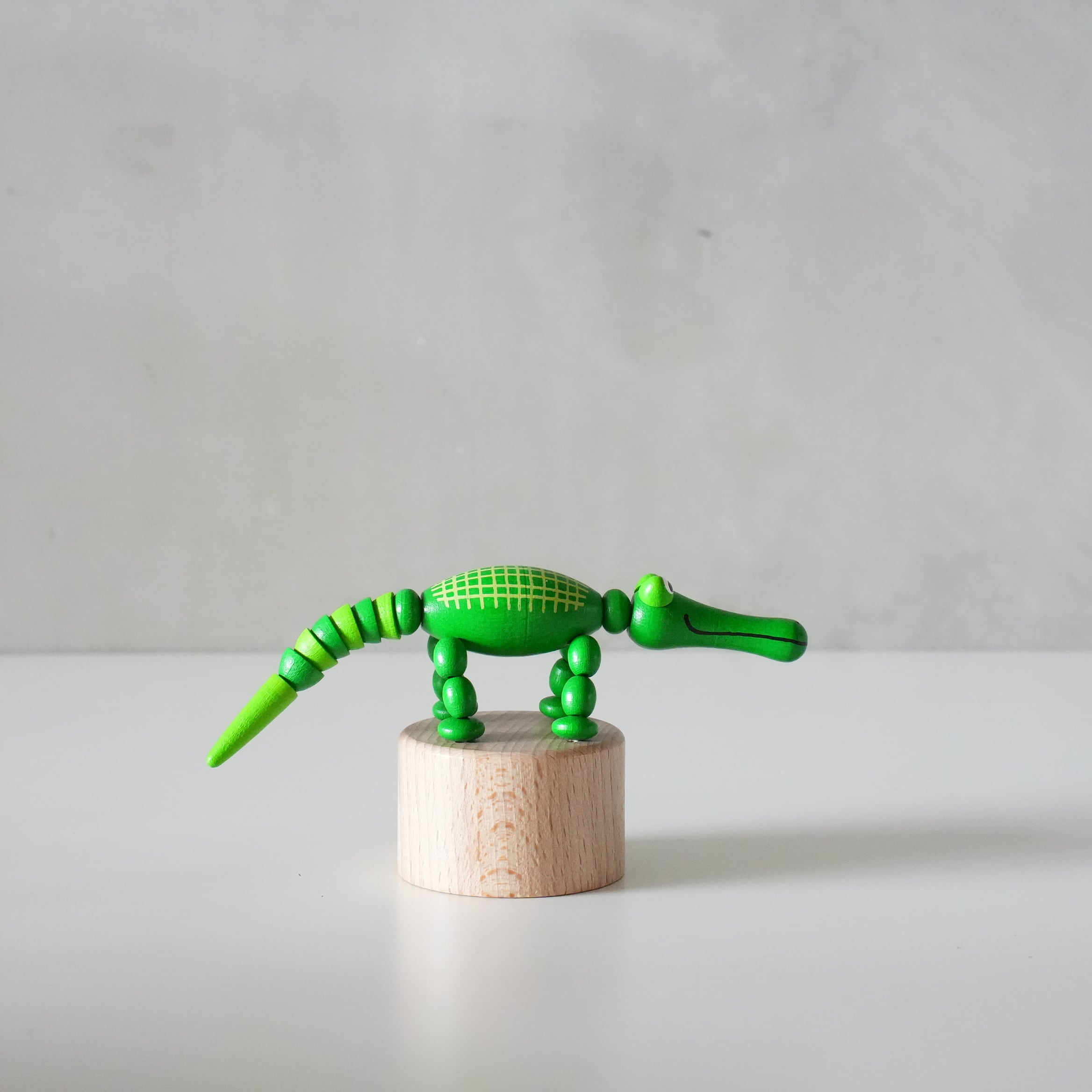 DETOA Wooden Push Up Toy　Alligator