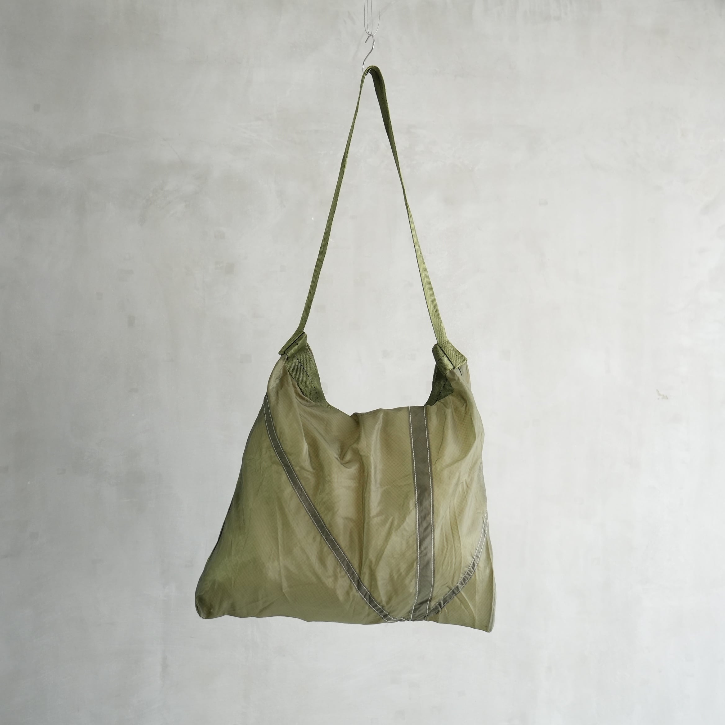 VINTAGE PARACHUTE LIGHT 2-WAY BAG Olive