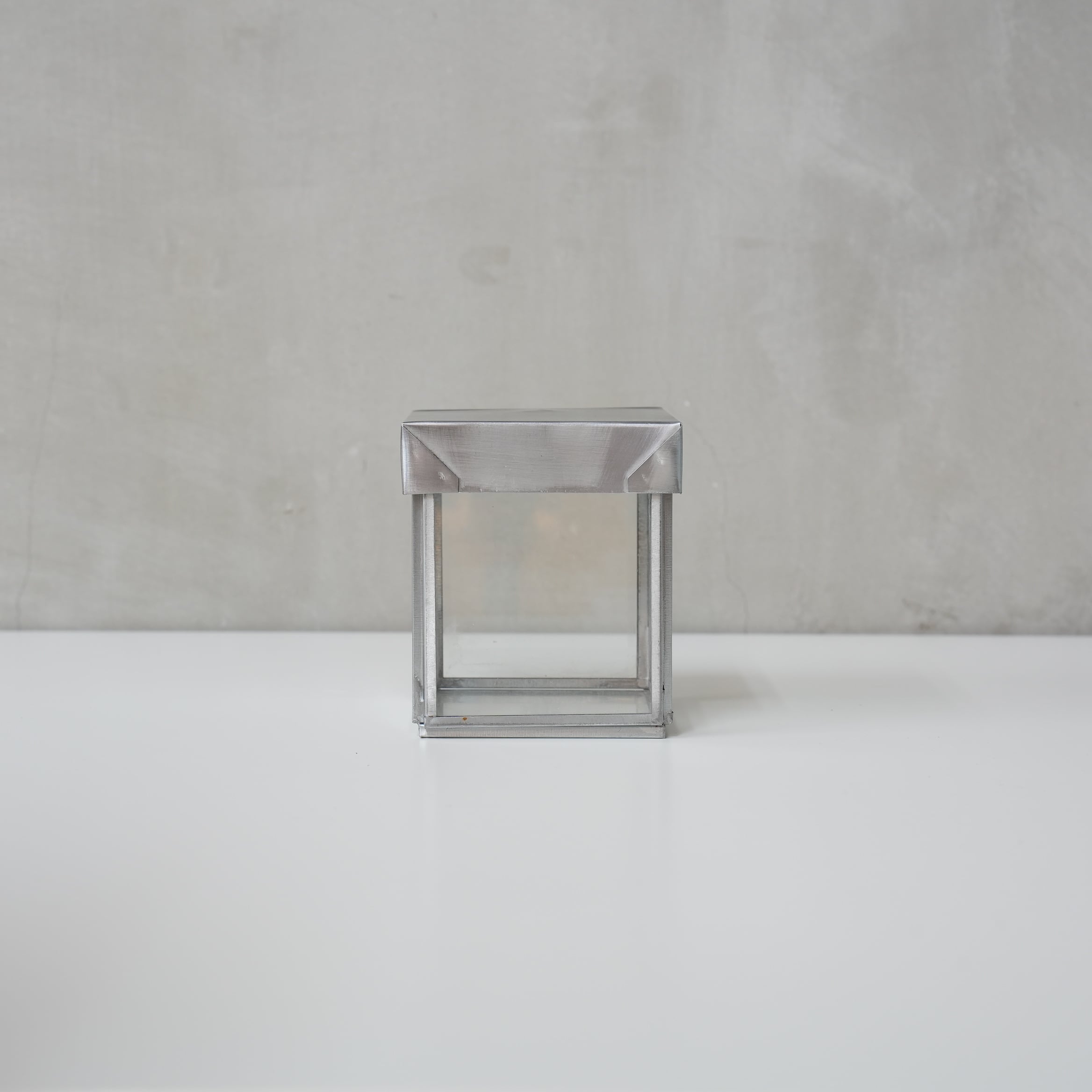 GLASS BOX WITH RECYCLE STEEL LID / COTTON SWAB