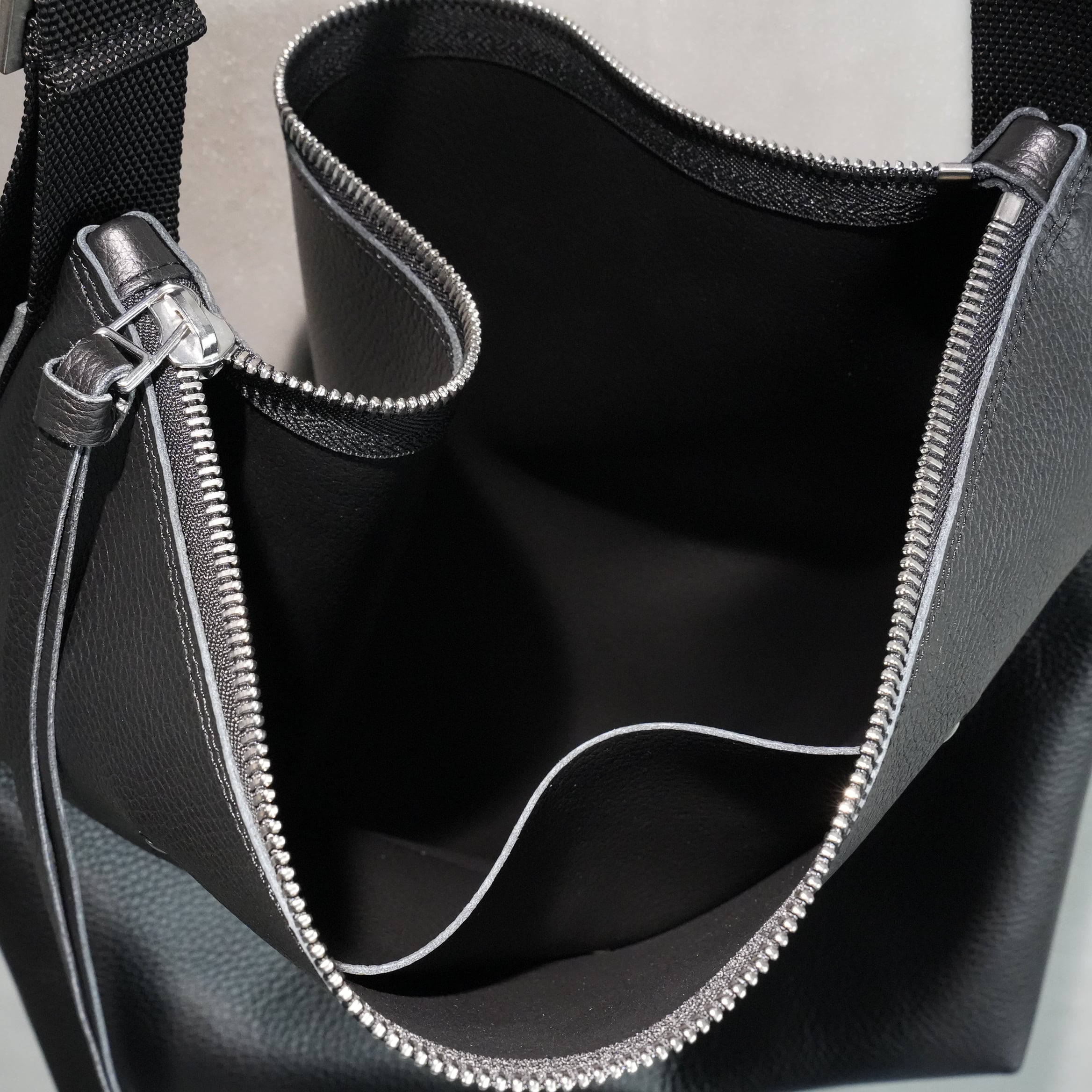 Exclusive Leather Zip Sholder Bag