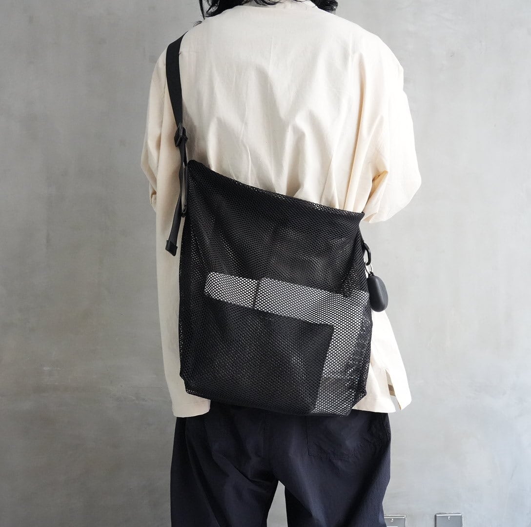 Brick / Mesh Zip Shoulder Bag　Black