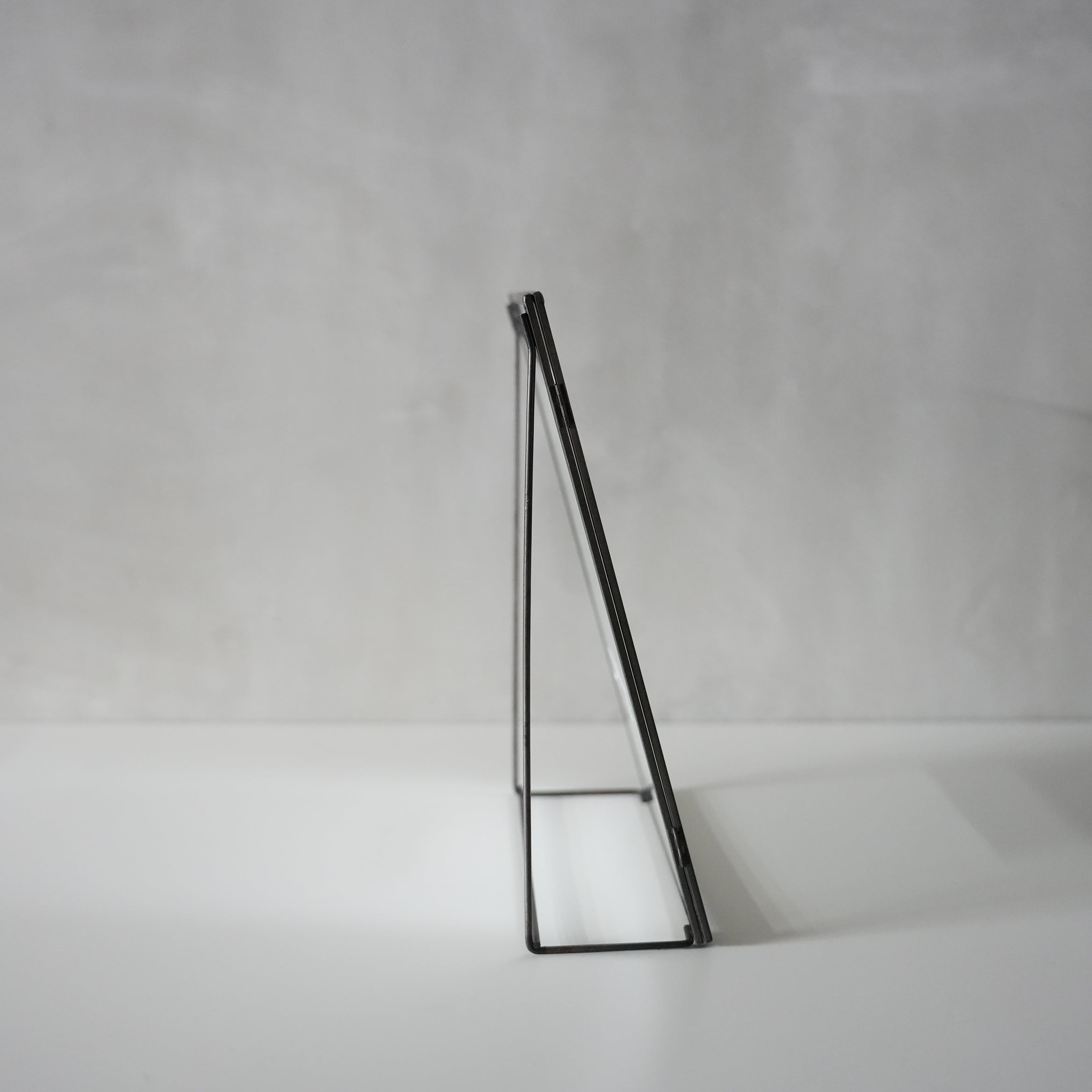 TABLE DOUBLE GLASS FRAME STAND A4