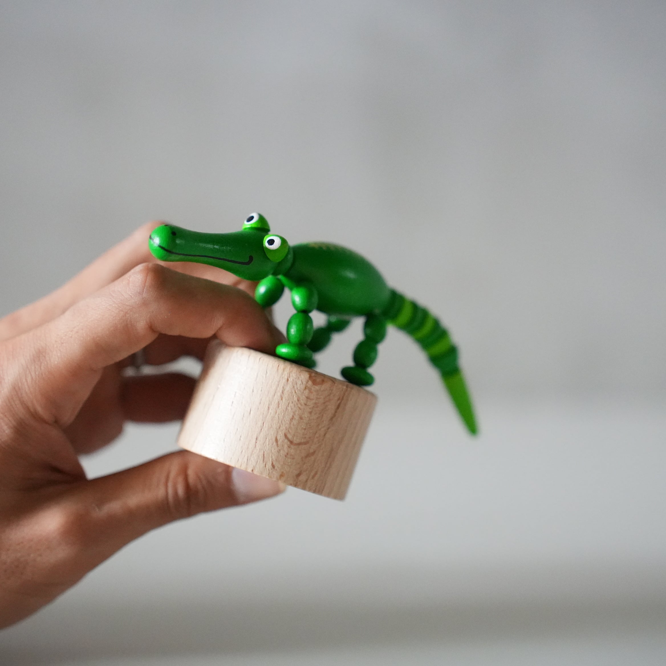 DETOA Wooden Push Up Toy　Alligator