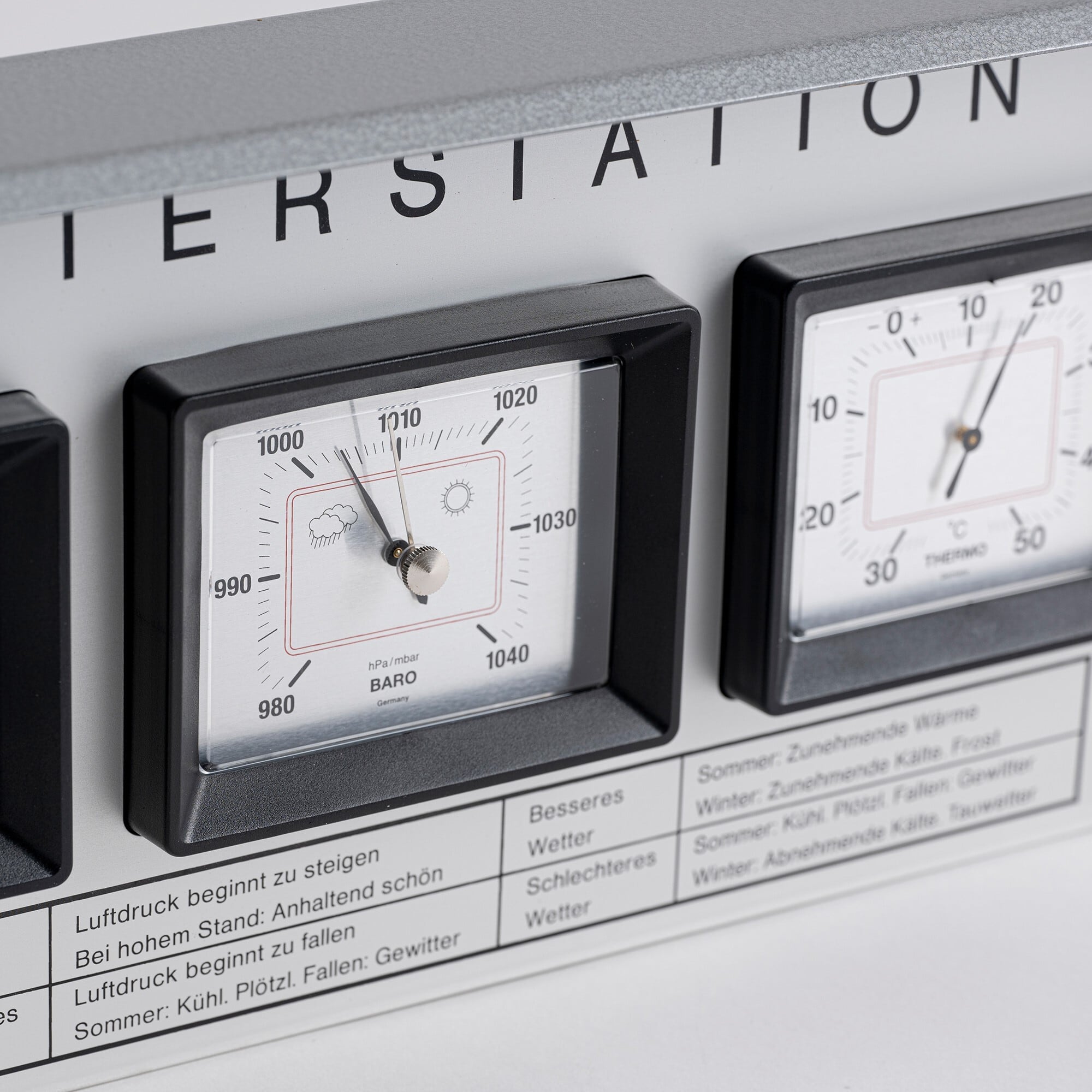 Analogue outdoor weather station