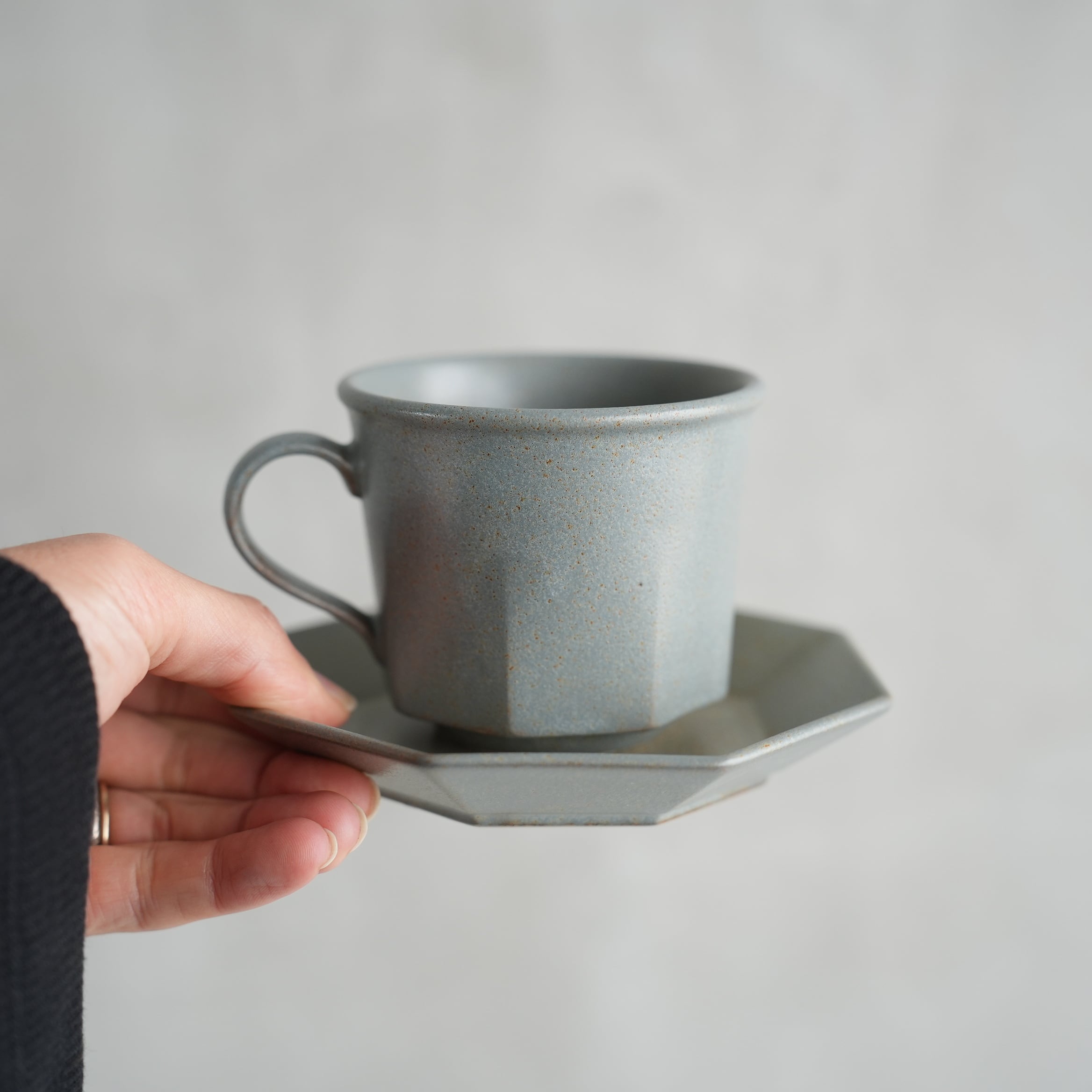 Ancient Pottery Cup & Saucer　Gray