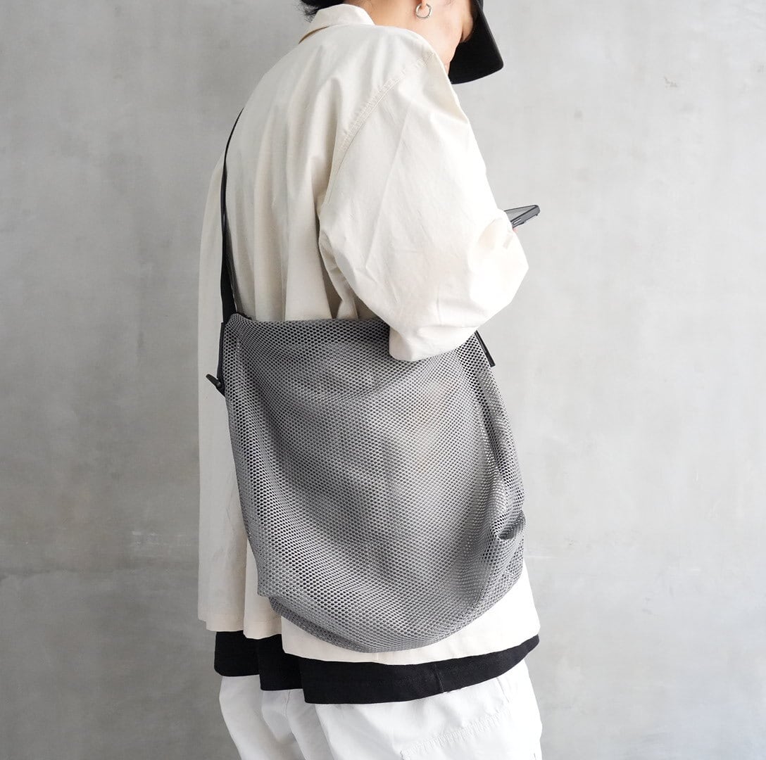 Brick / Mesh Zip Shoulder Bag　Gray