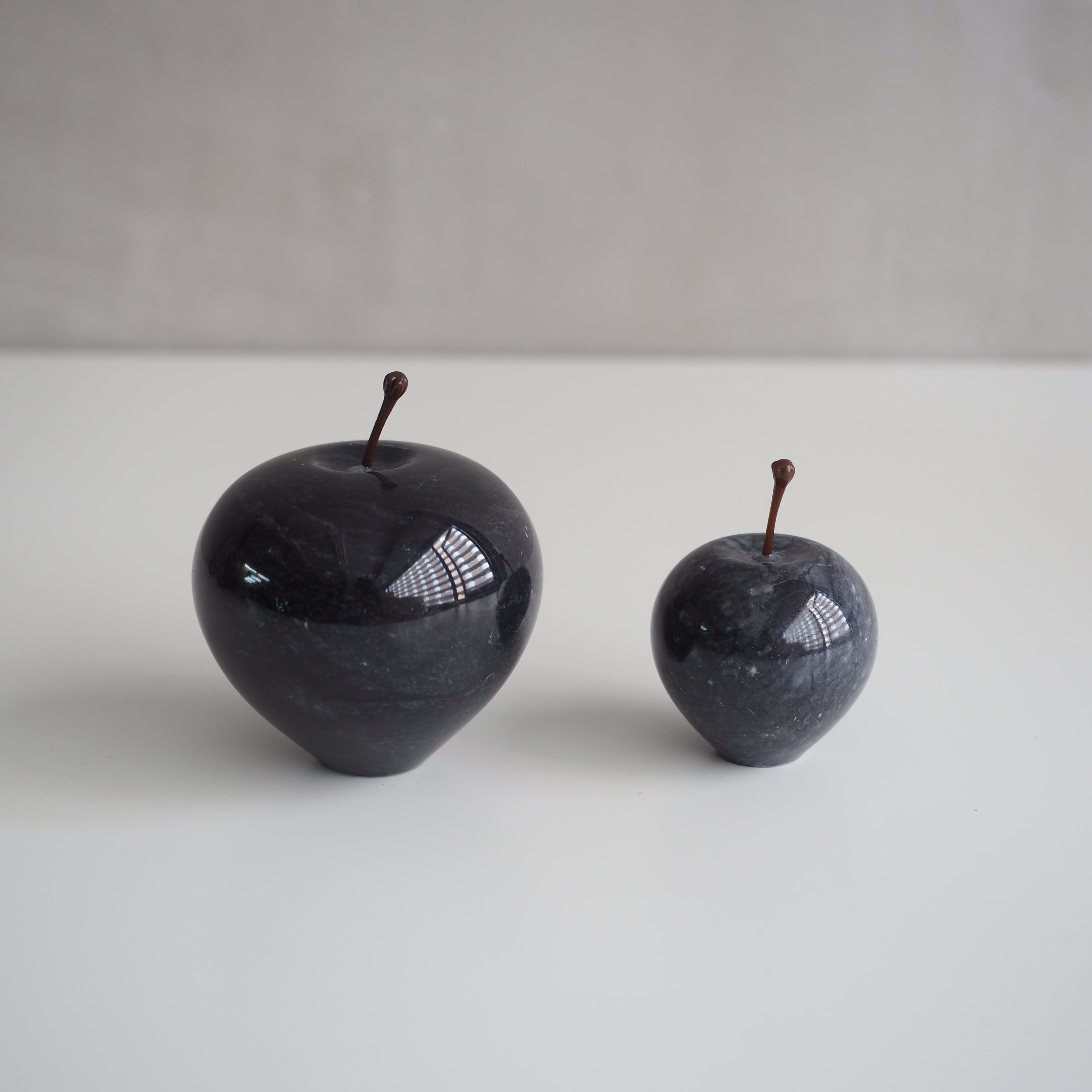 Marble Apple Black / Small