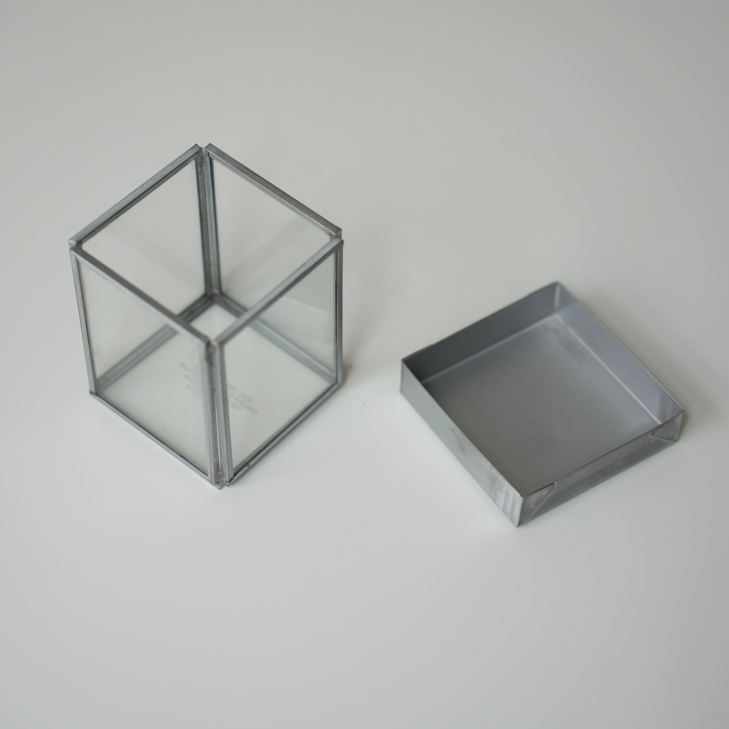 GLASS BOX WITH RECYCLE STEEL LID / COTTON SWAB