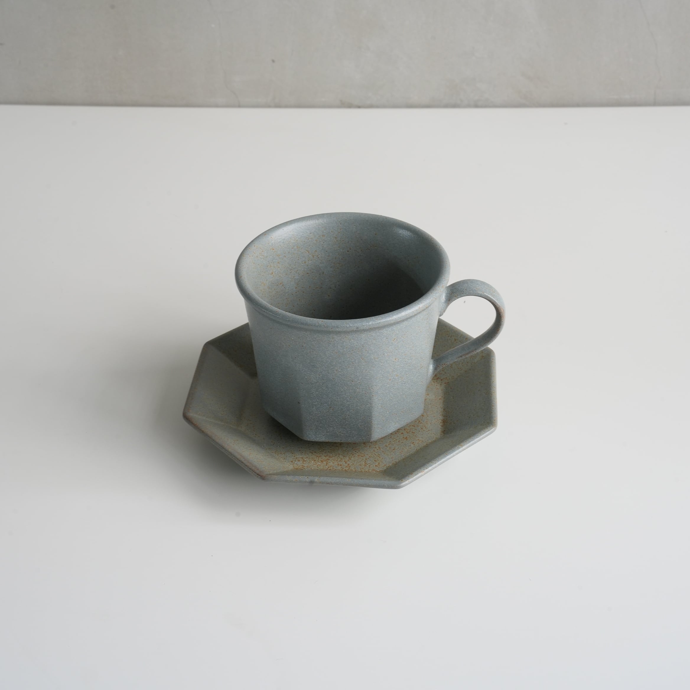 Ancient Pottery Cup & Saucer　Gray