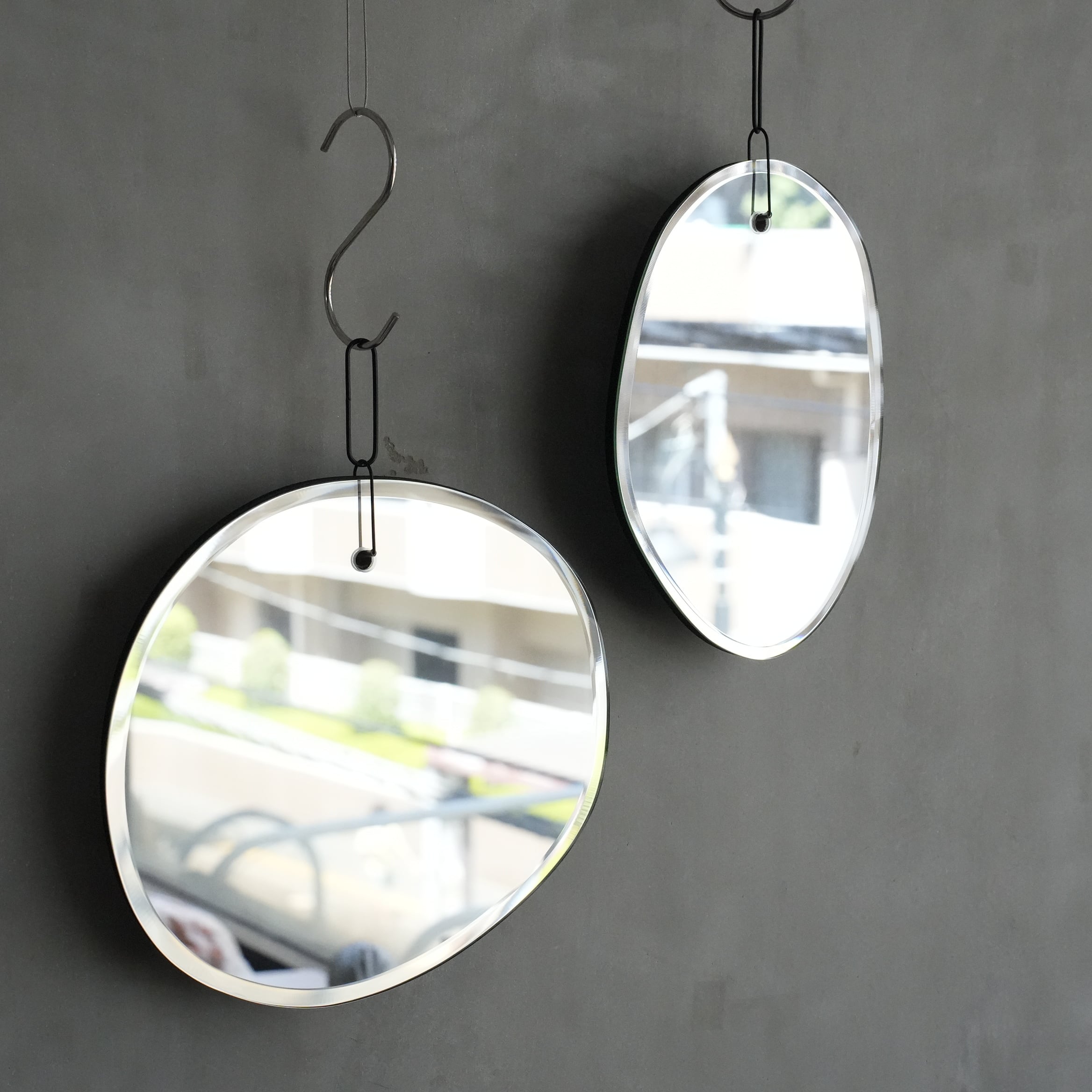 HANGING MIRROR FLOATING CLOUD OVAL