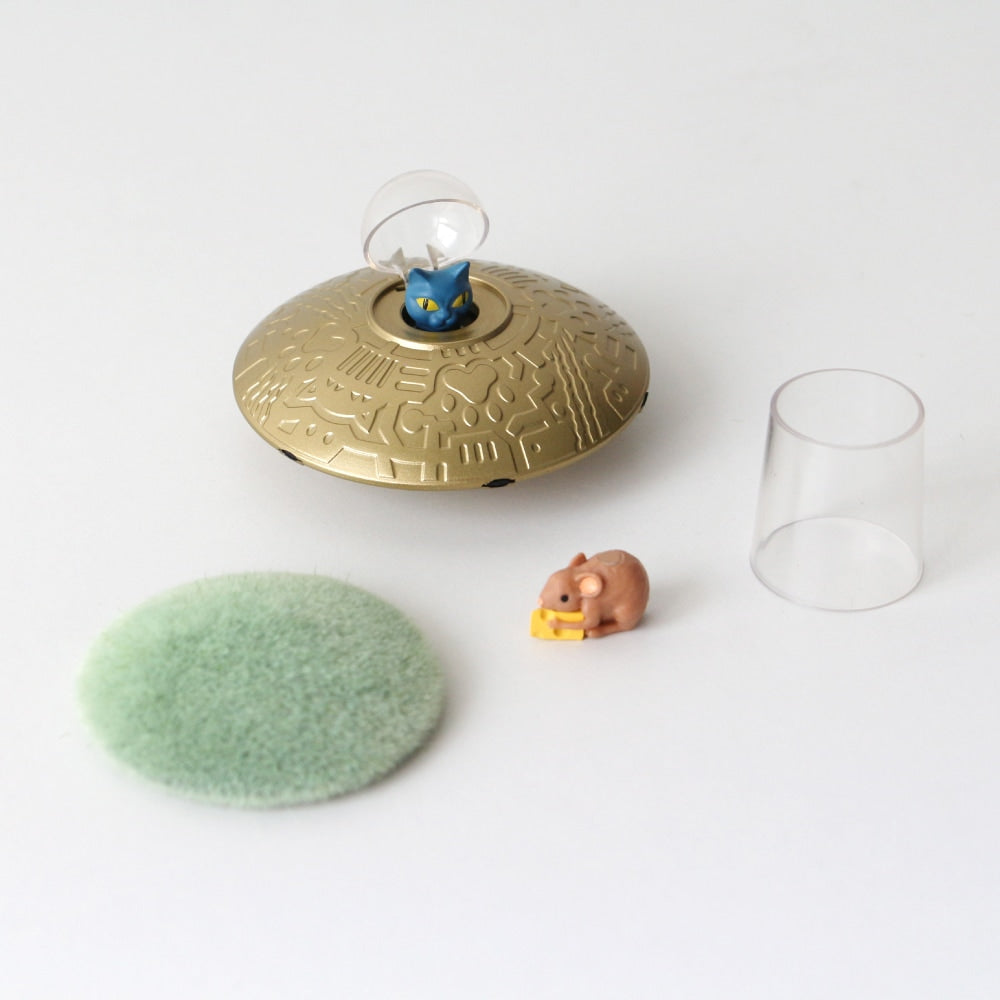 Toy & Book "UFO Cat Invasion"