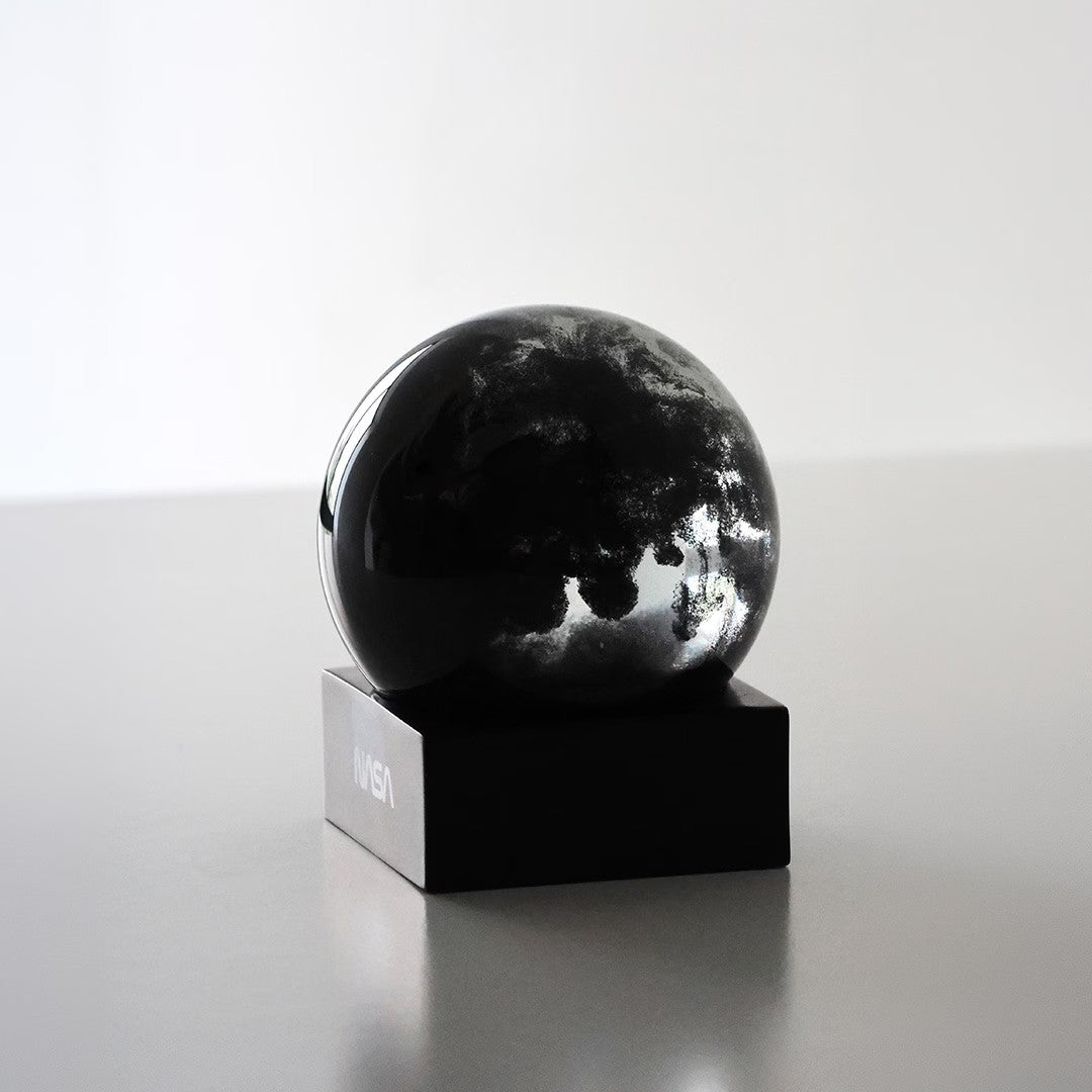 NASA Snow Globe　Nebula