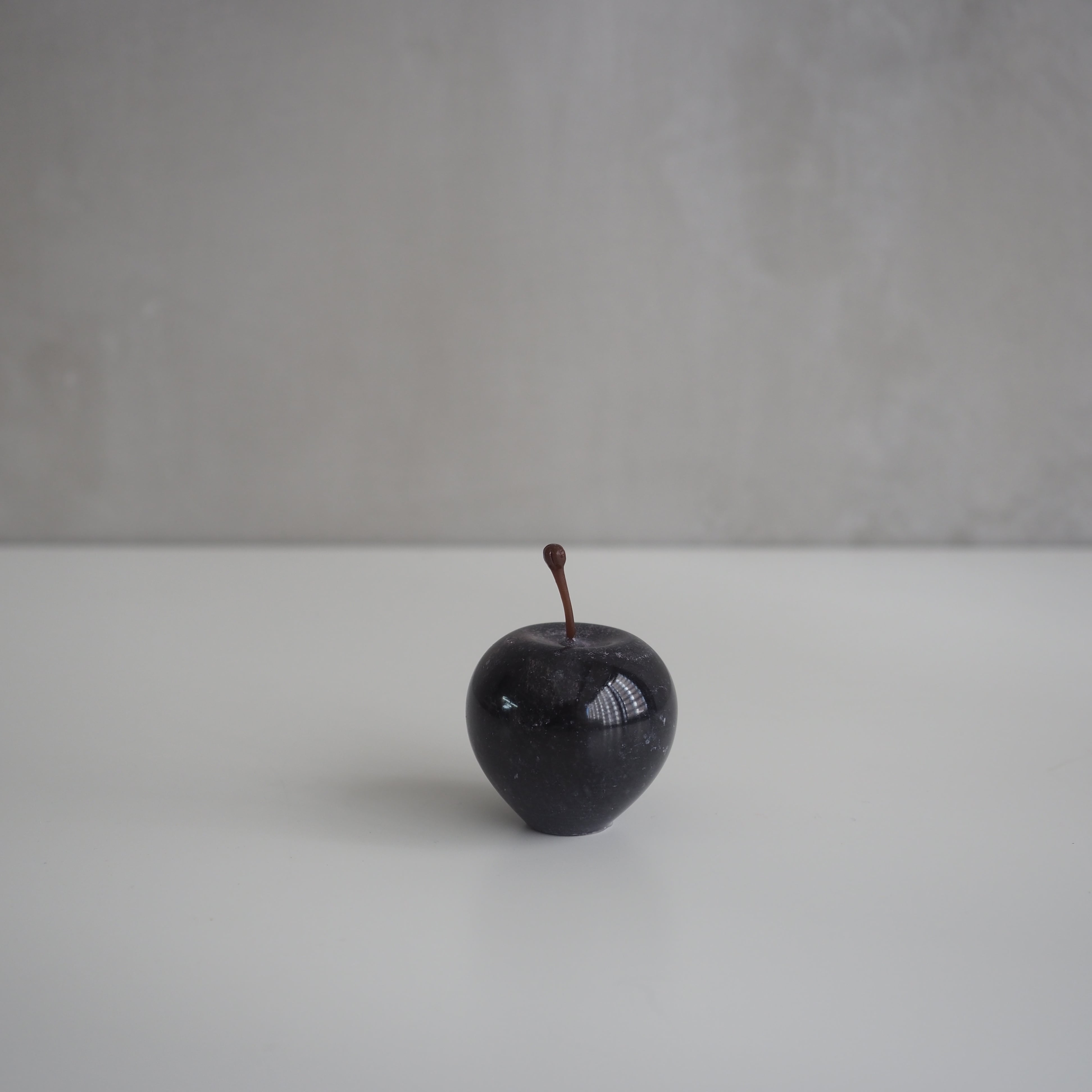 Marble Apple Black / Small