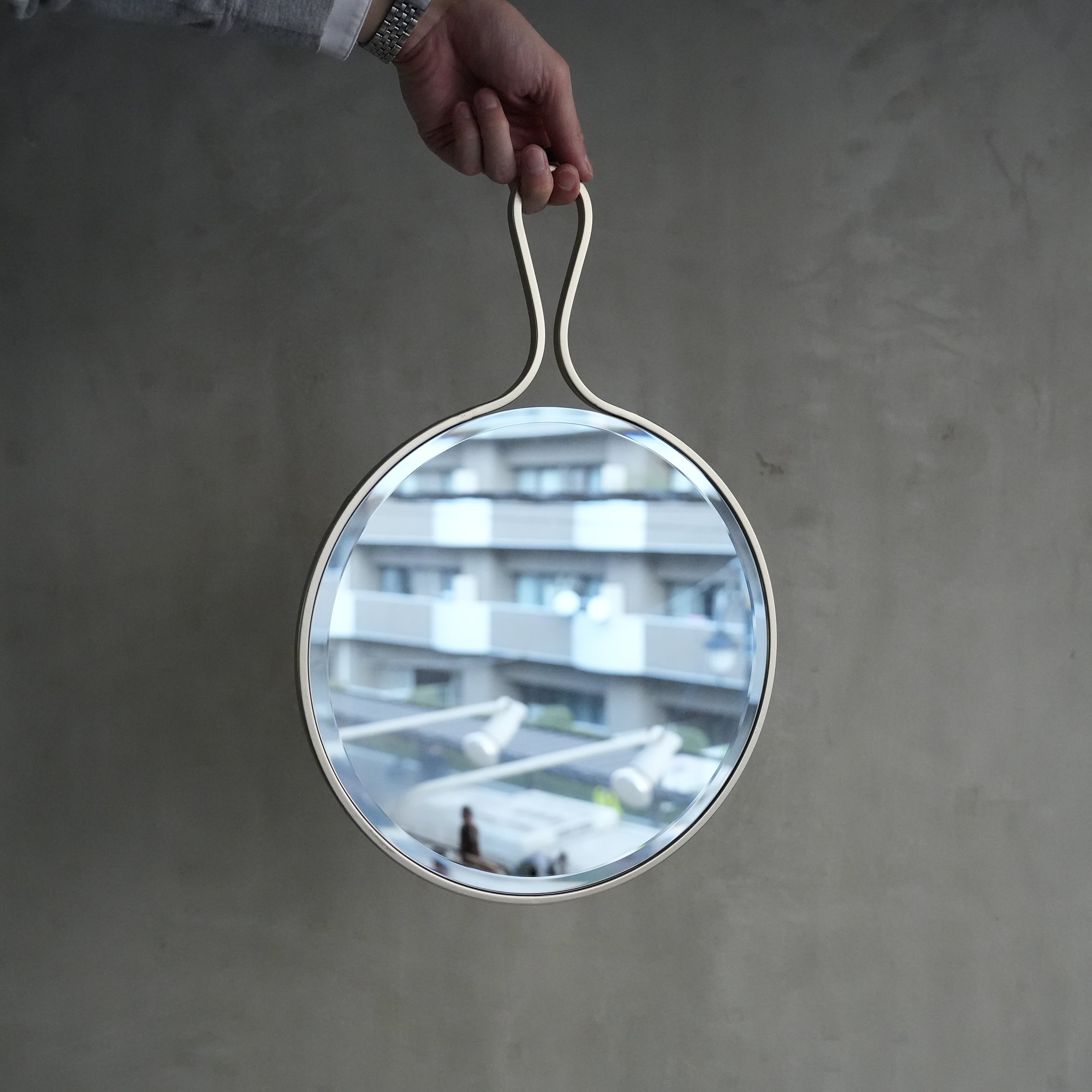 WALL MIRROR WITH BEVELED EDGE