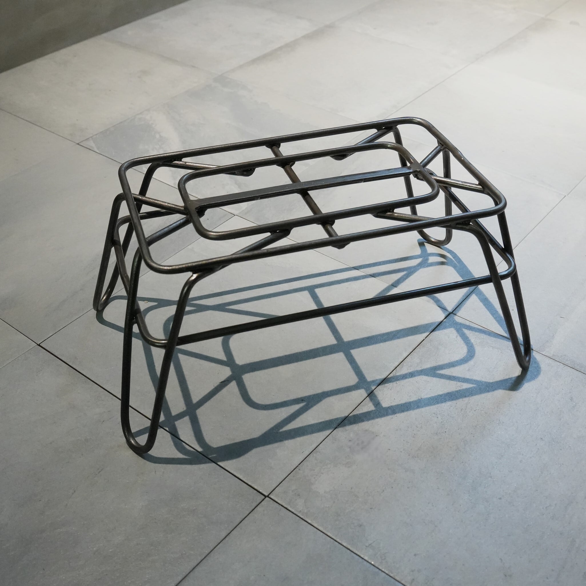 WIRE STEP STOOL