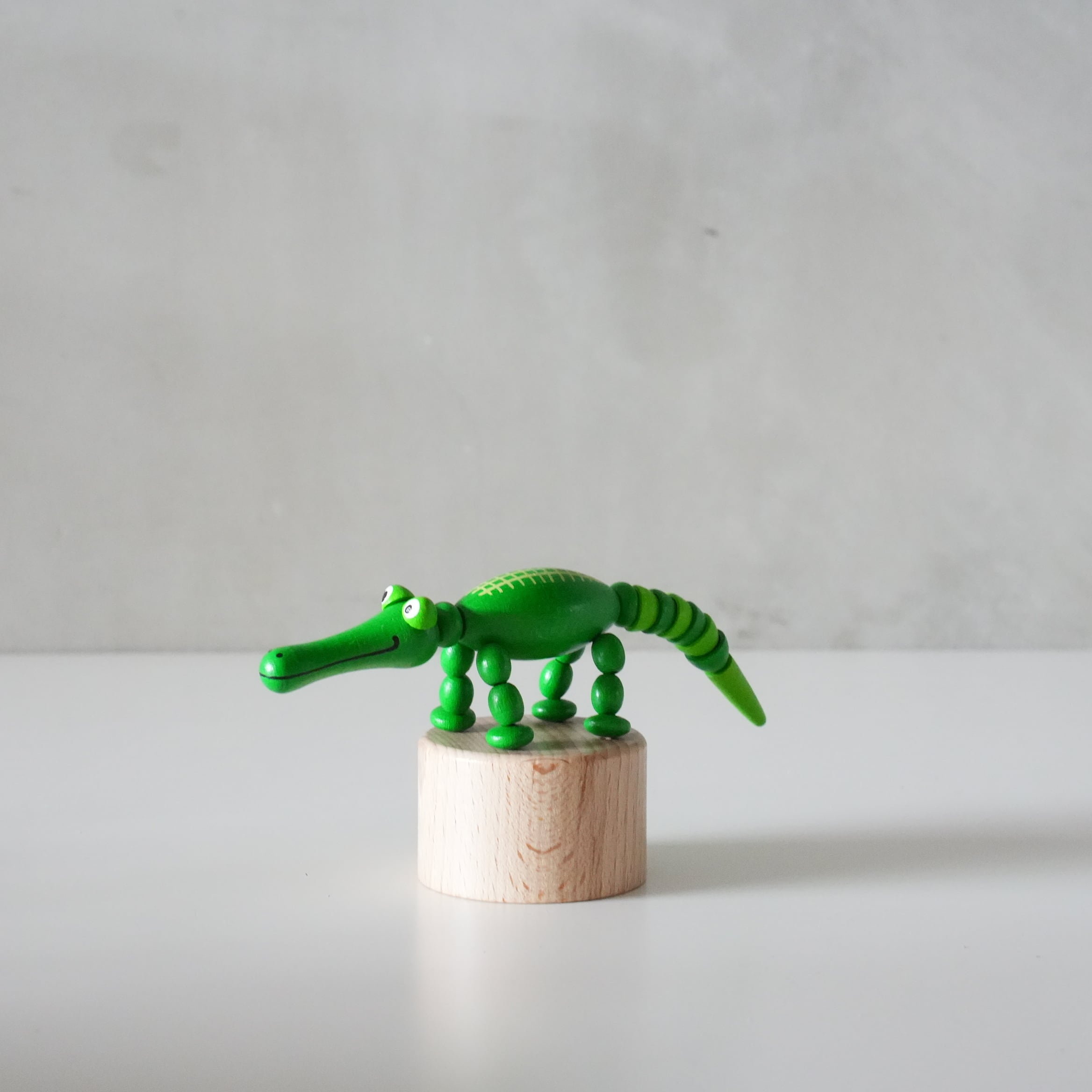 DETOA Wooden Push Up Toy　Alligator