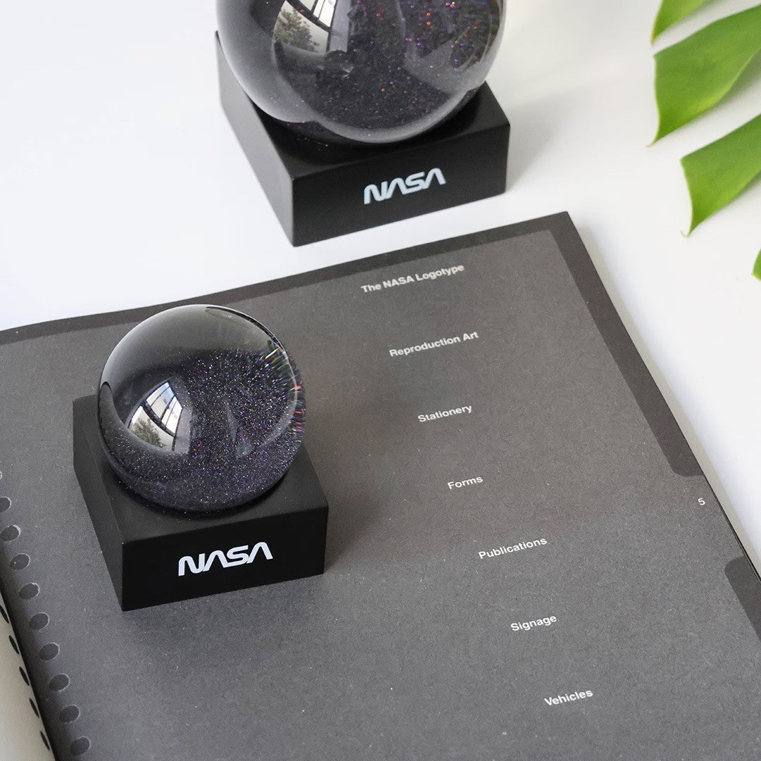 NASA Snow Globe　Nebula