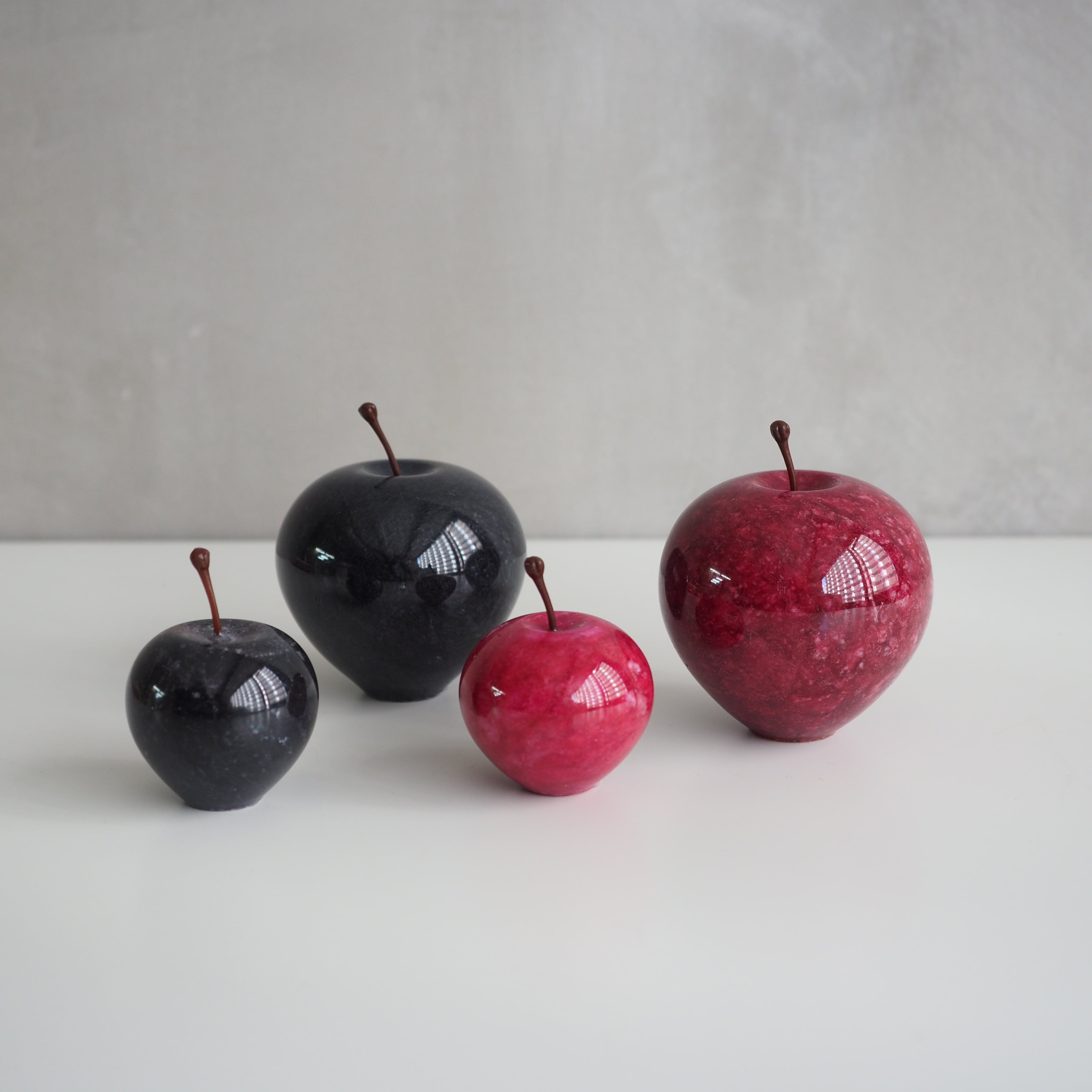 Marble Apple Black / Large