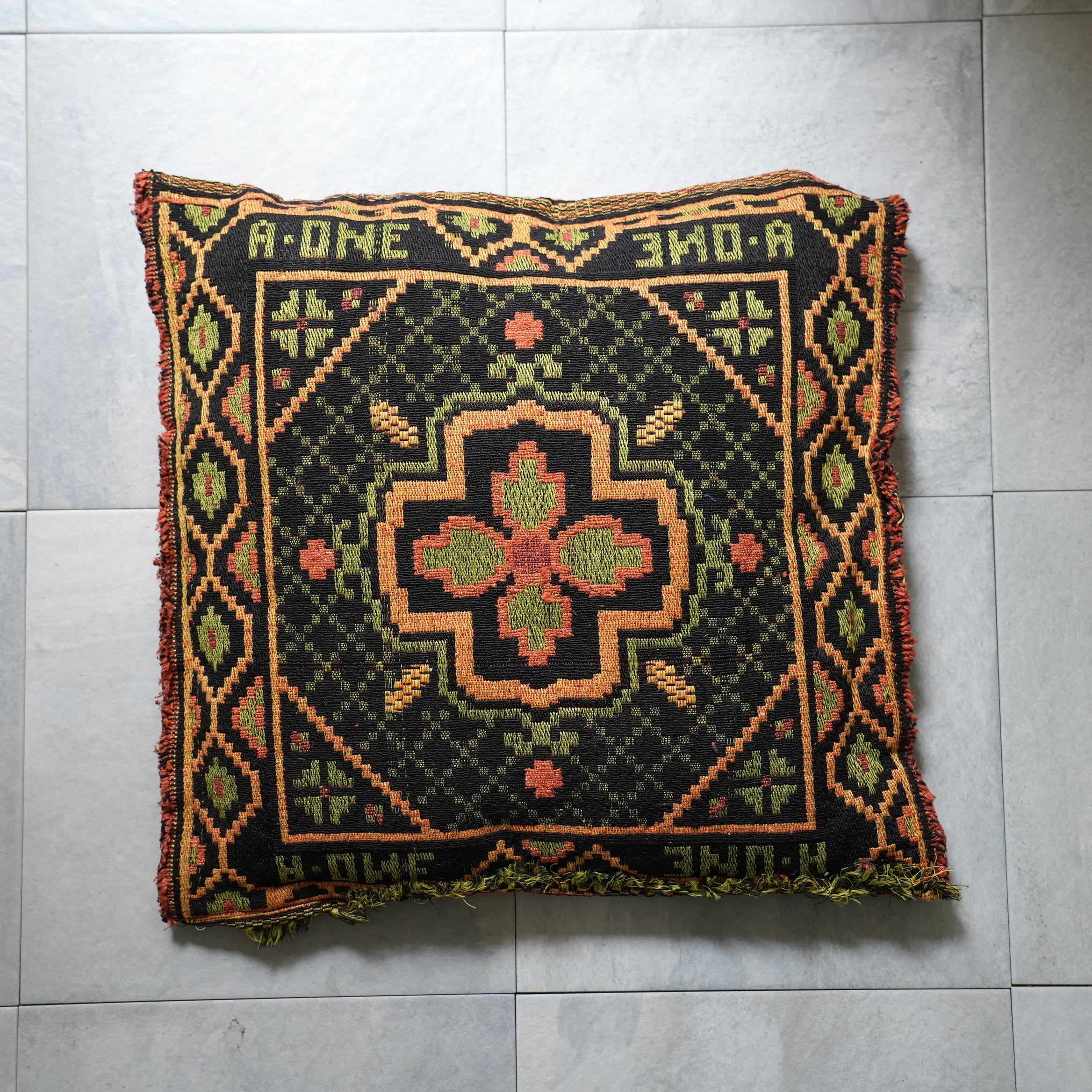 HYBRID INDIAN CUSHION　Black